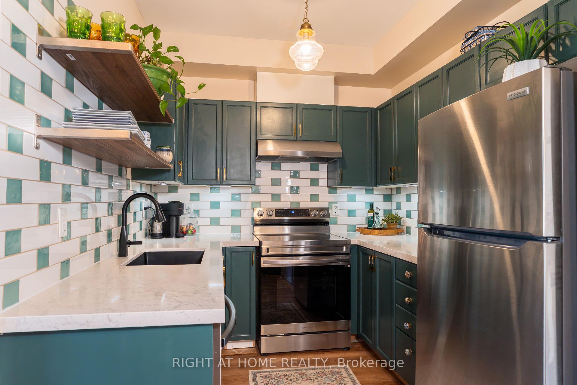 Photo 8 of Unit 202, 15450 Yonge Street, Aurora, Aurora Heights — HOMEH