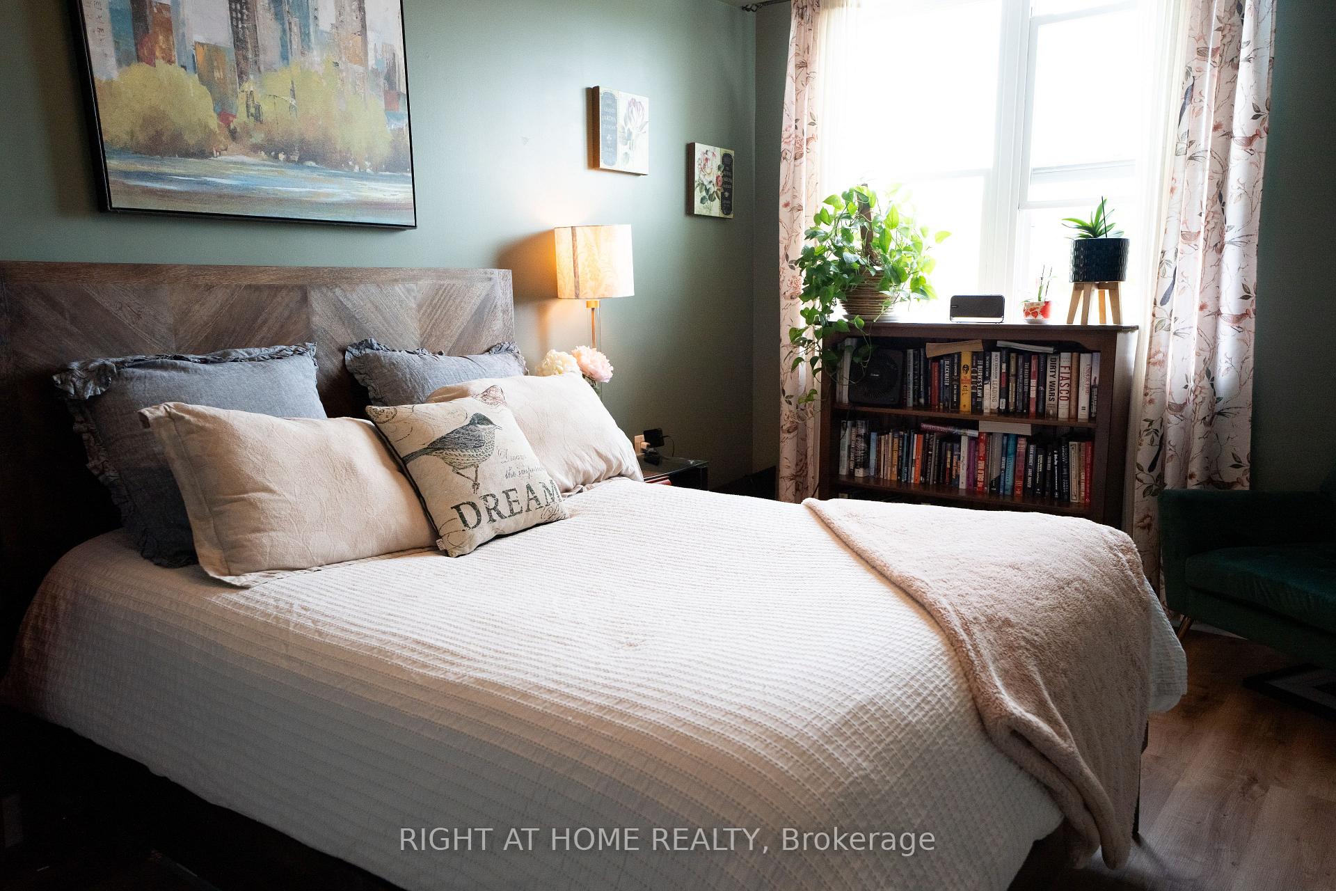 Photo 12 of Unit 202, 15450 Yonge Street, Aurora, Aurora Heights — HOMEH