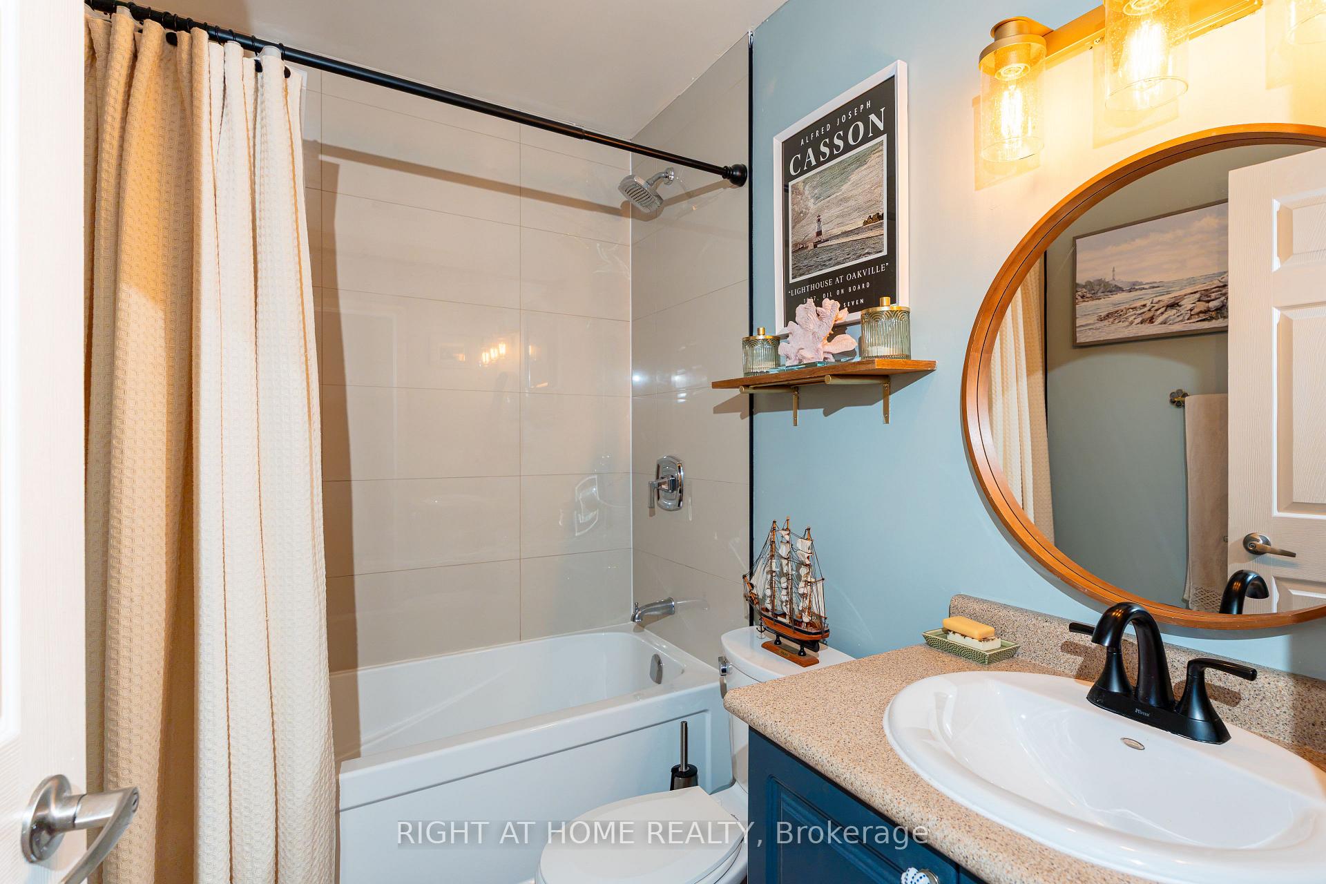 Photo 15 of Unit 202, 15450 Yonge Street, Aurora, Aurora Heights — HOMEH