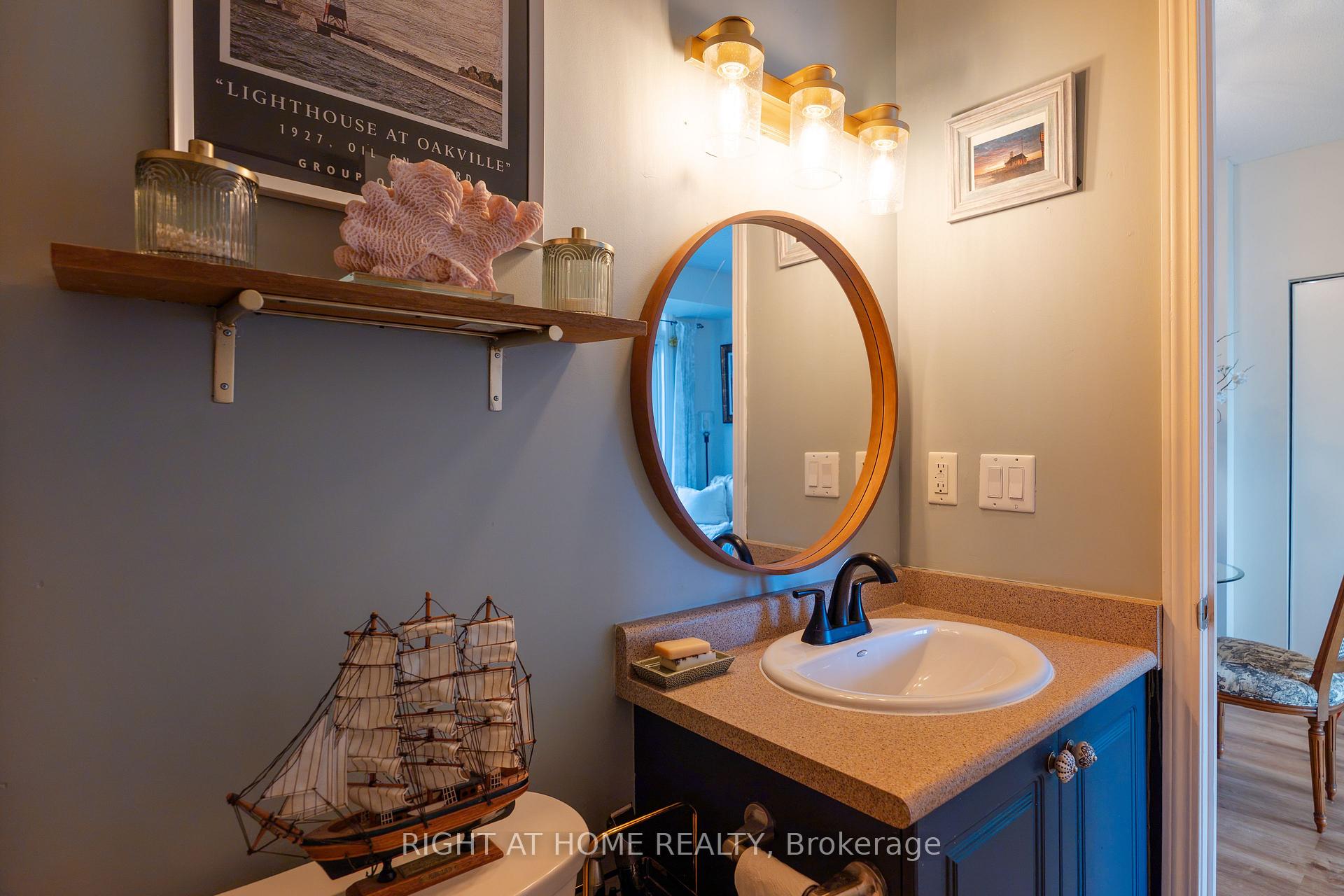 Photo 16 of Unit 202, 15450 Yonge Street, Aurora, Aurora Heights — HOMEH