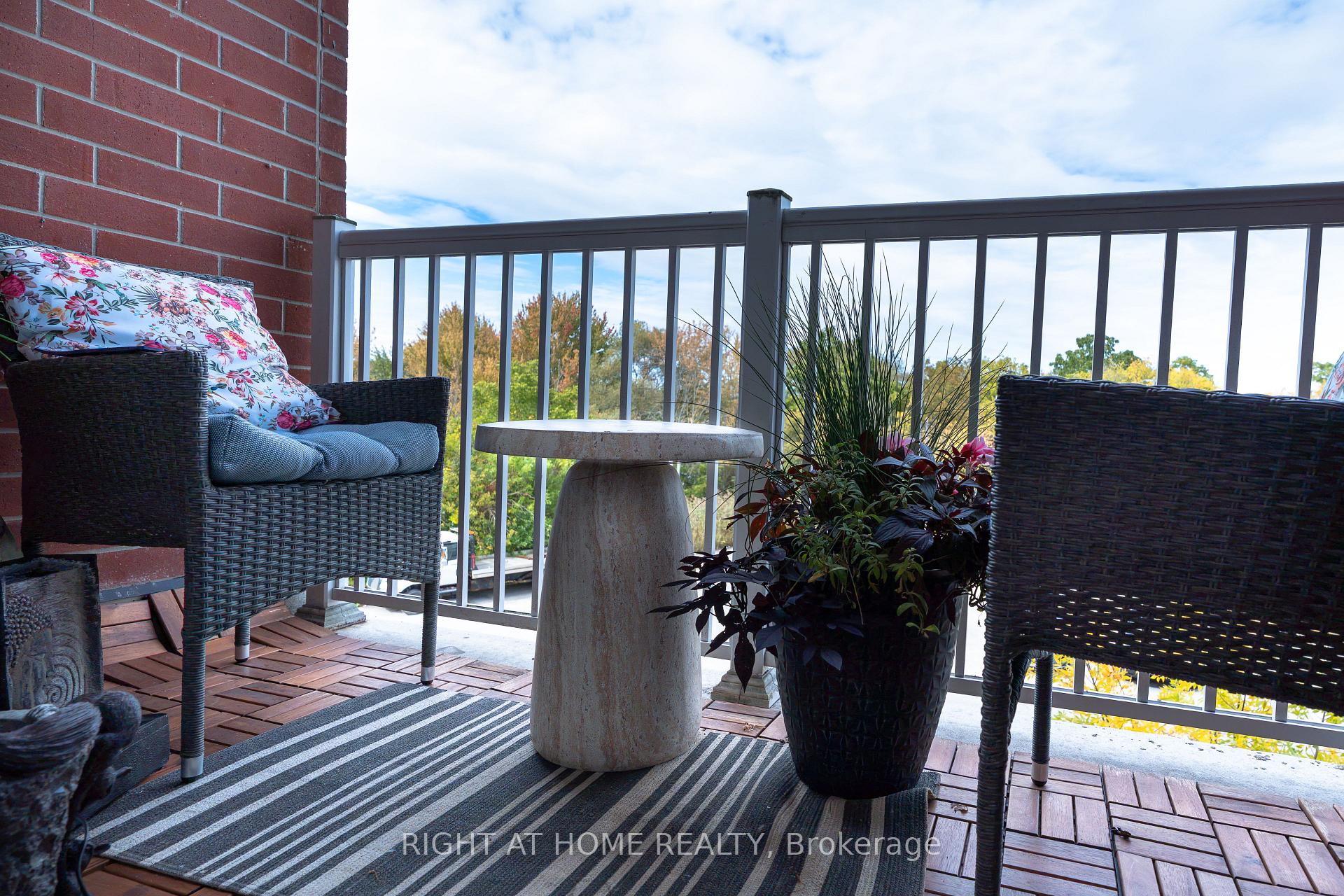 Photo 17 of Unit 202, 15450 Yonge Street, Aurora, Aurora Heights — HOMEH