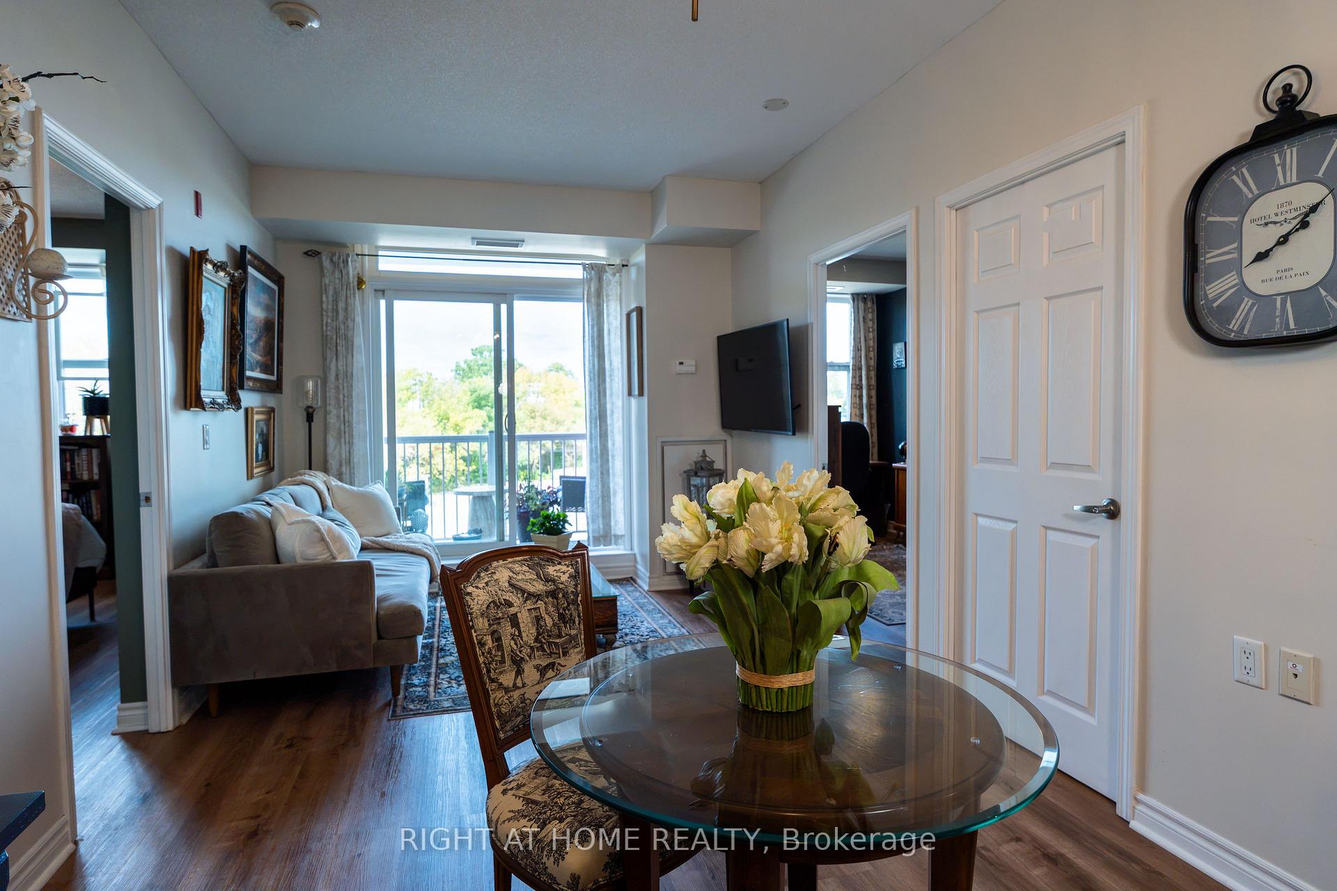 Photo 18 of Unit 202, 15450 Yonge Street, Aurora, Aurora Heights — HOMEH