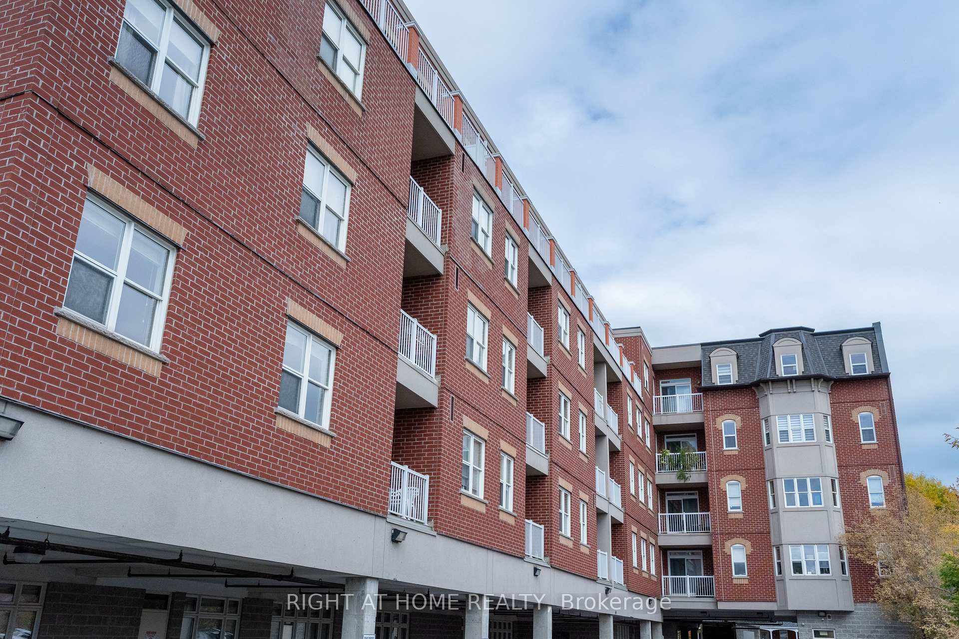 Photo 23 of Unit 202, 15450 Yonge Street, Aurora, Aurora Heights — HOMEH