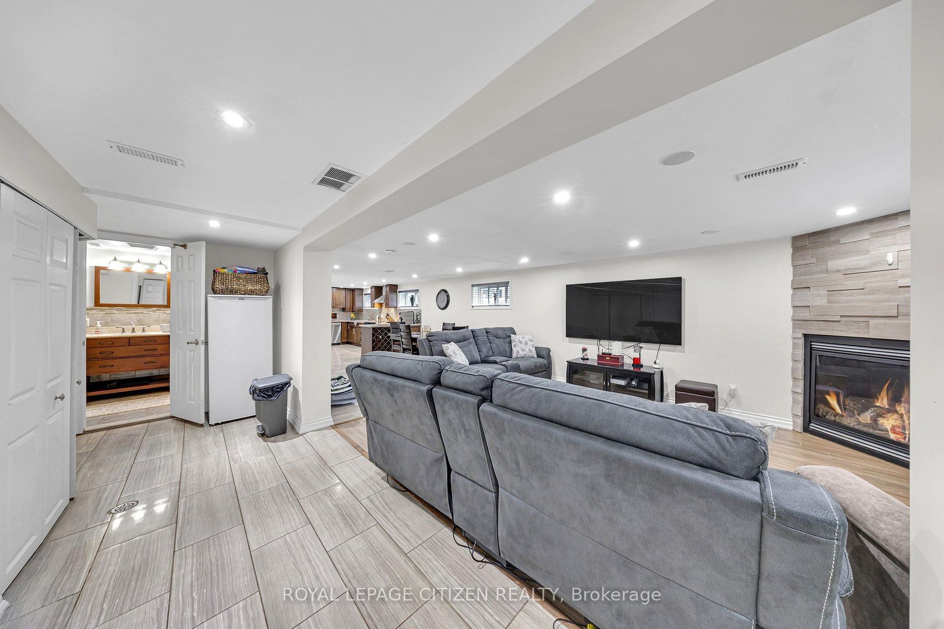 Photo 39 of 57 Bakerton Drive, Scarborough, Woburn — HOMEH