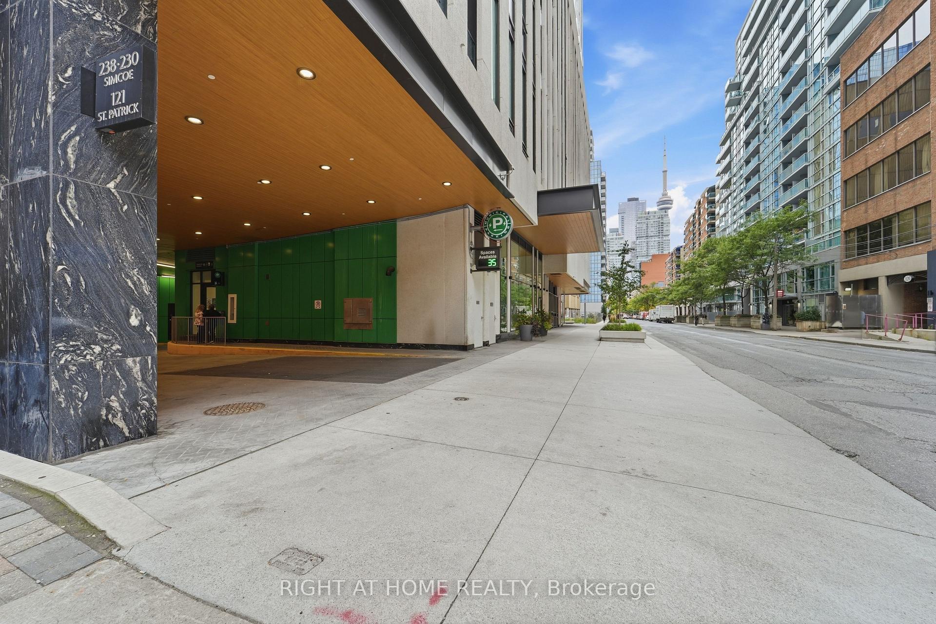 Photo 2 of Unit 803, 238 Simcoe Street, Toronto, Kensington-Chinatown — HOMEH