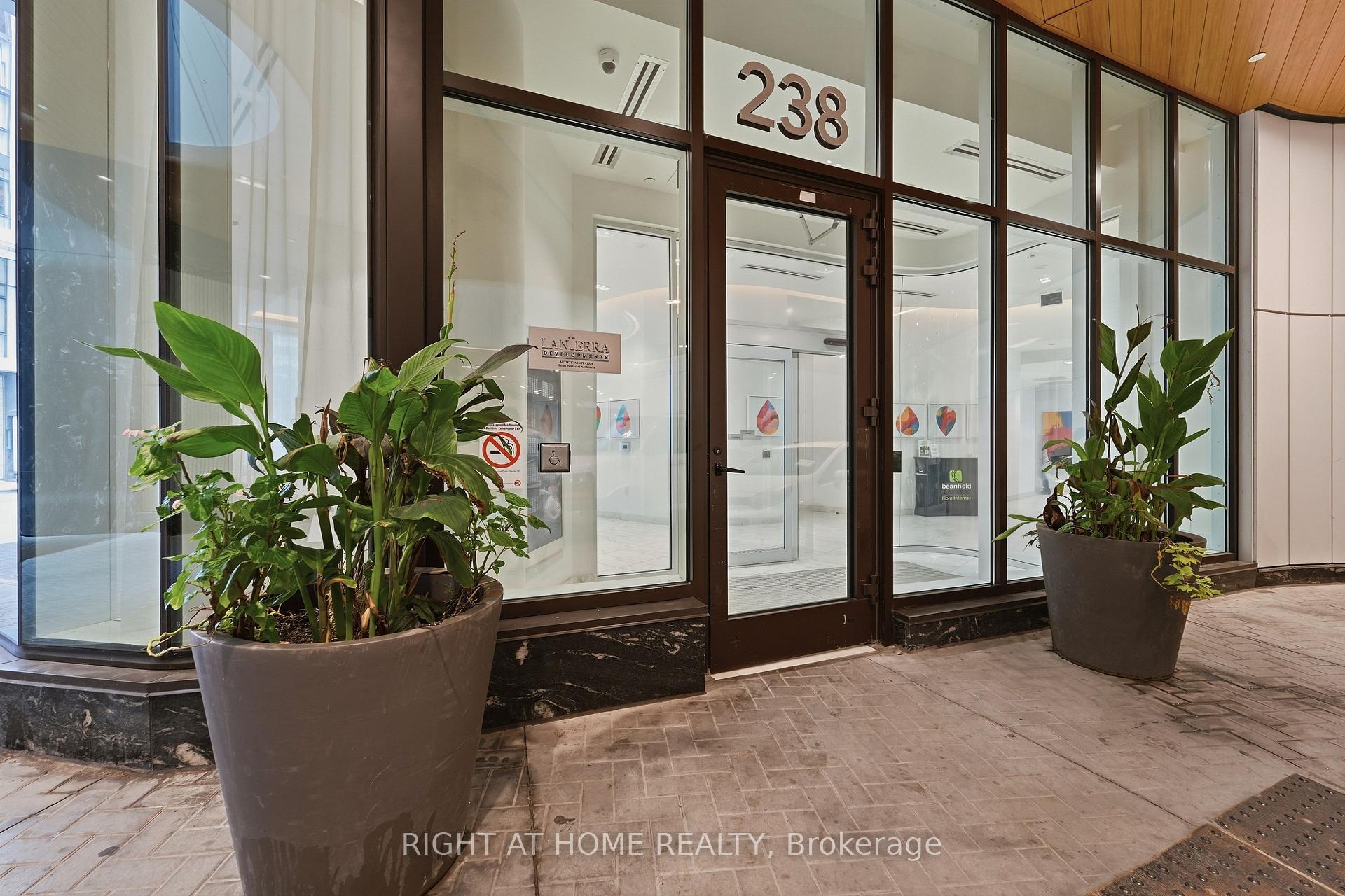 Photo 3 of Unit 803, 238 Simcoe Street, Toronto, Kensington-Chinatown — HOMEH