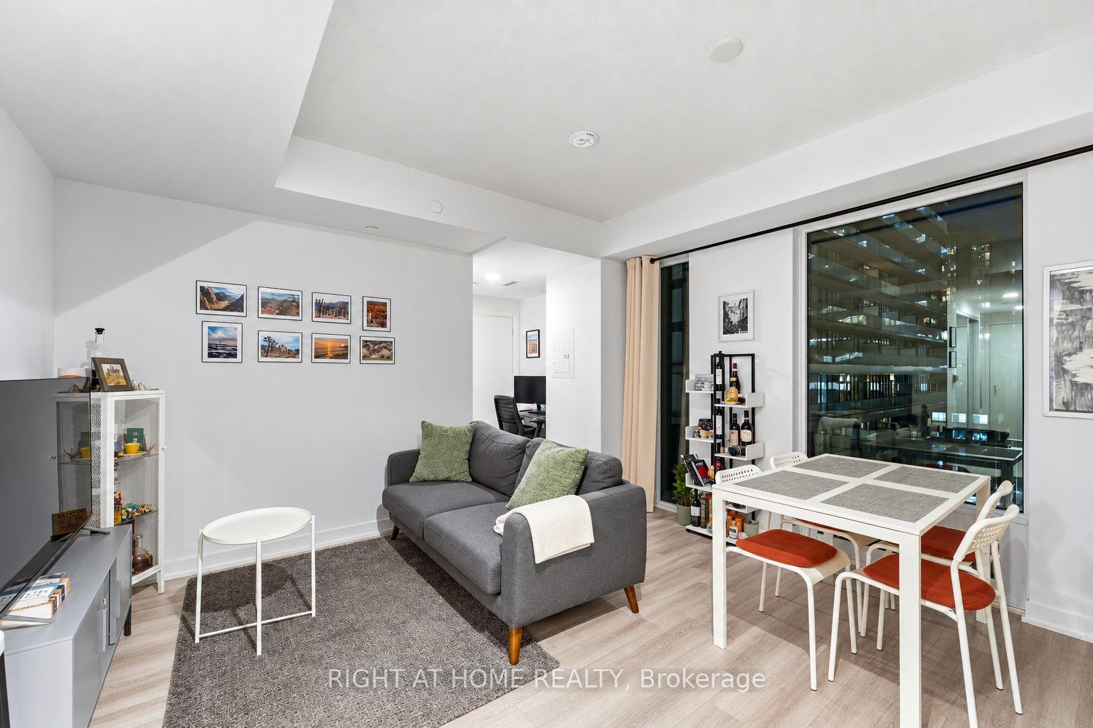 Photo 5 of Unit 803, 238 Simcoe Street, Toronto, Kensington-Chinatown — HOMEH