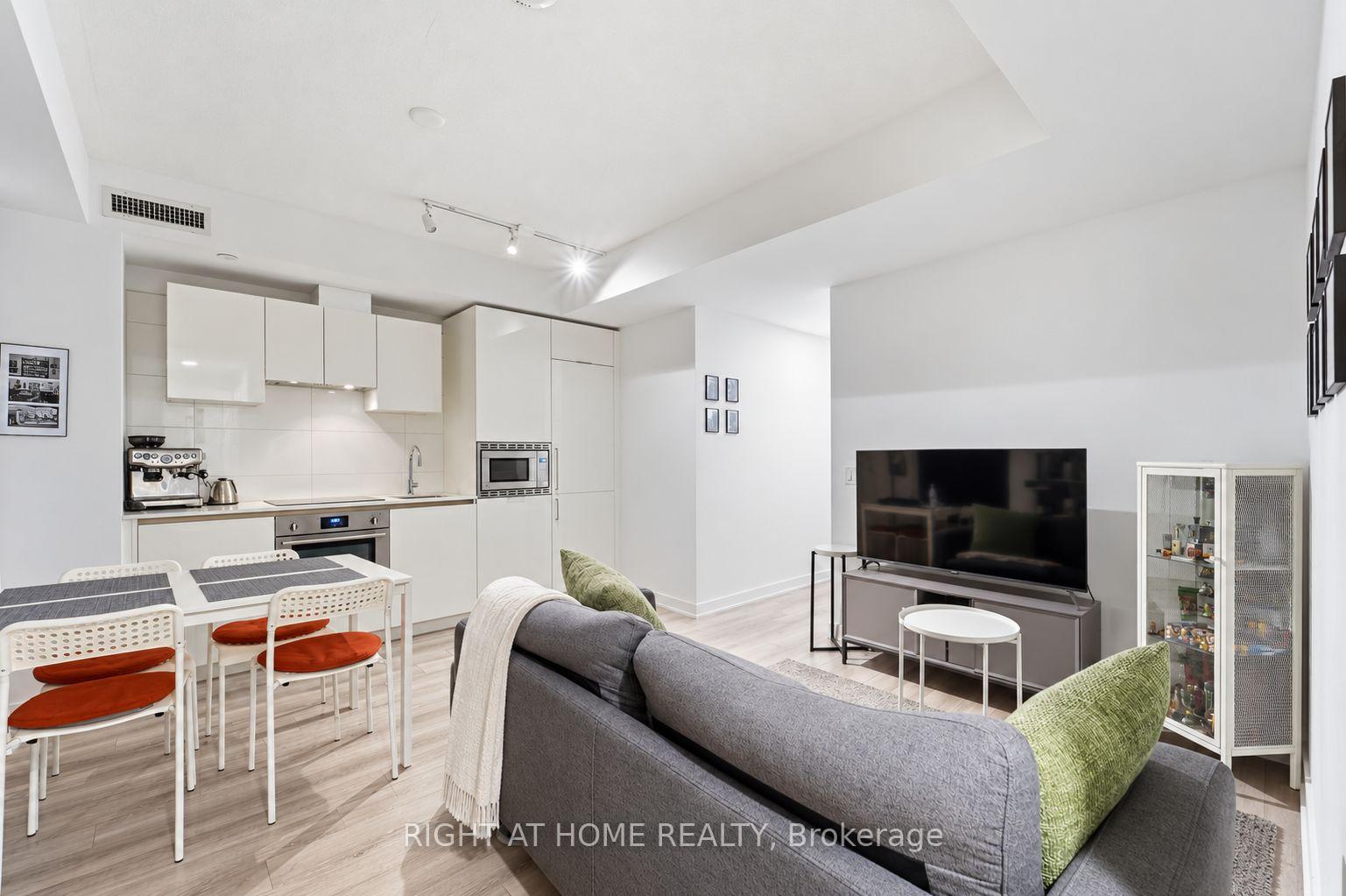 Photo 6 of Unit 803, 238 Simcoe Street, Toronto, Kensington-Chinatown — HOMEH