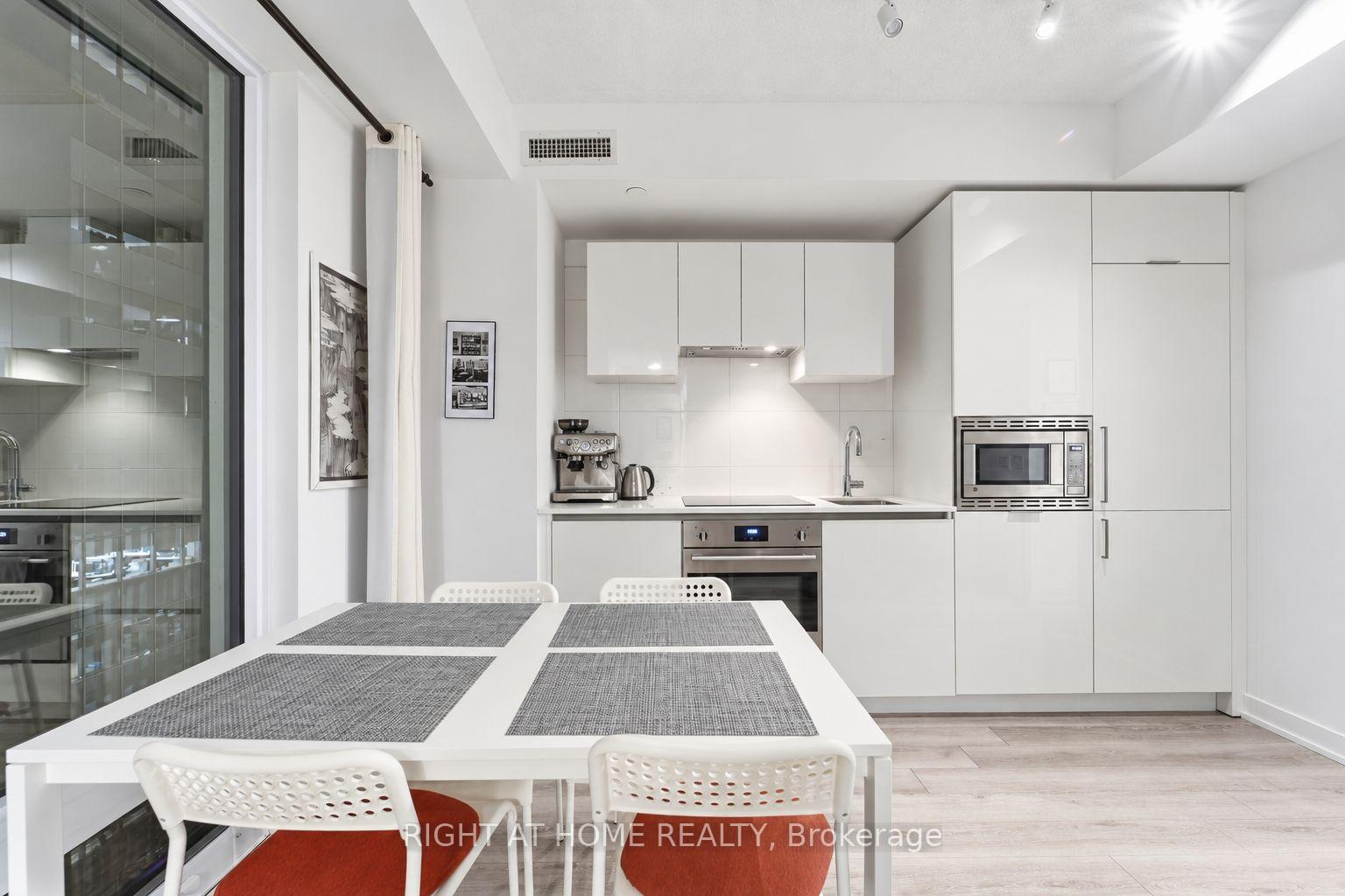 Photo 7 of Unit 803, 238 Simcoe Street, Toronto, Kensington-Chinatown — HOMEH