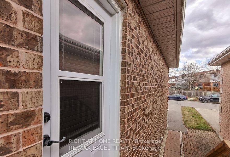 Photo 2 of Unit LOWER, 6 Newlands Avenue, Georgina, Keswick South — HOMEH