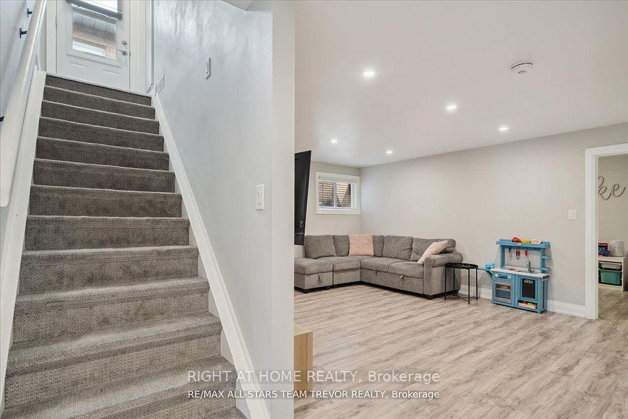 Photo 3 of Unit LOWER, 6 Newlands Avenue, Georgina, Keswick South — HOMEH
