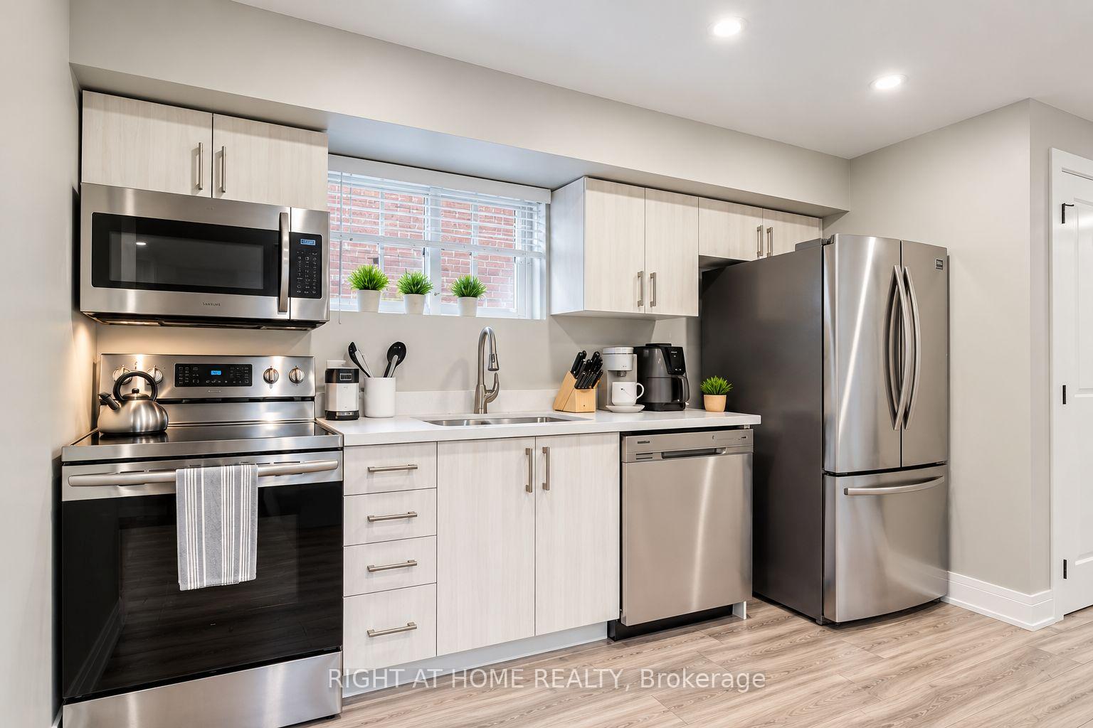 Photo 6 of Unit LOWER, 6 Newlands Avenue, Georgina, Keswick South — HOMEH