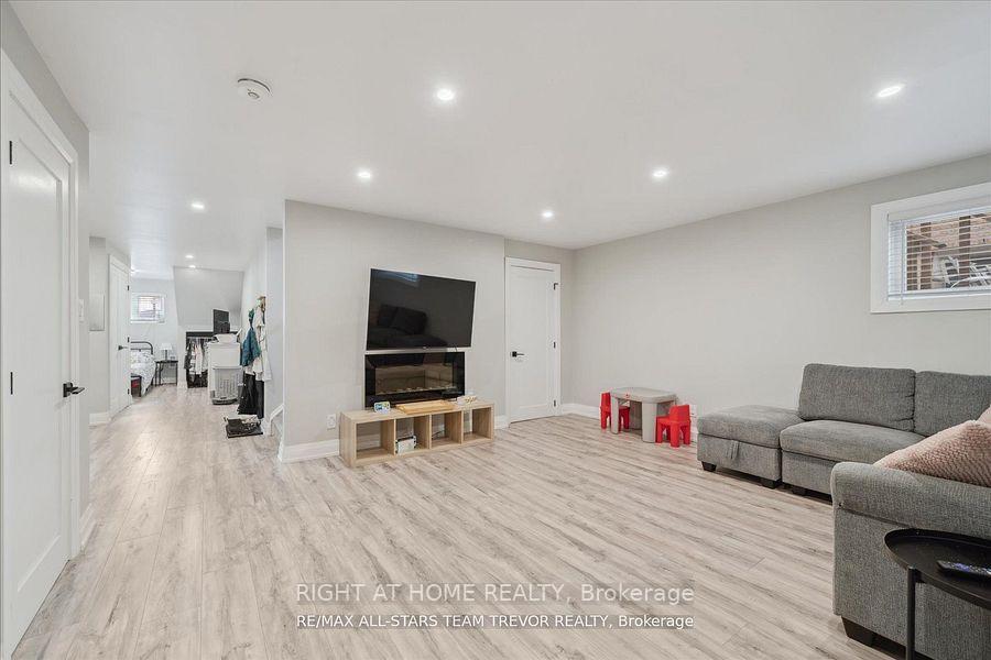 Photo 7 of Unit LOWER, 6 Newlands Avenue, Georgina, Keswick South — HOMEH