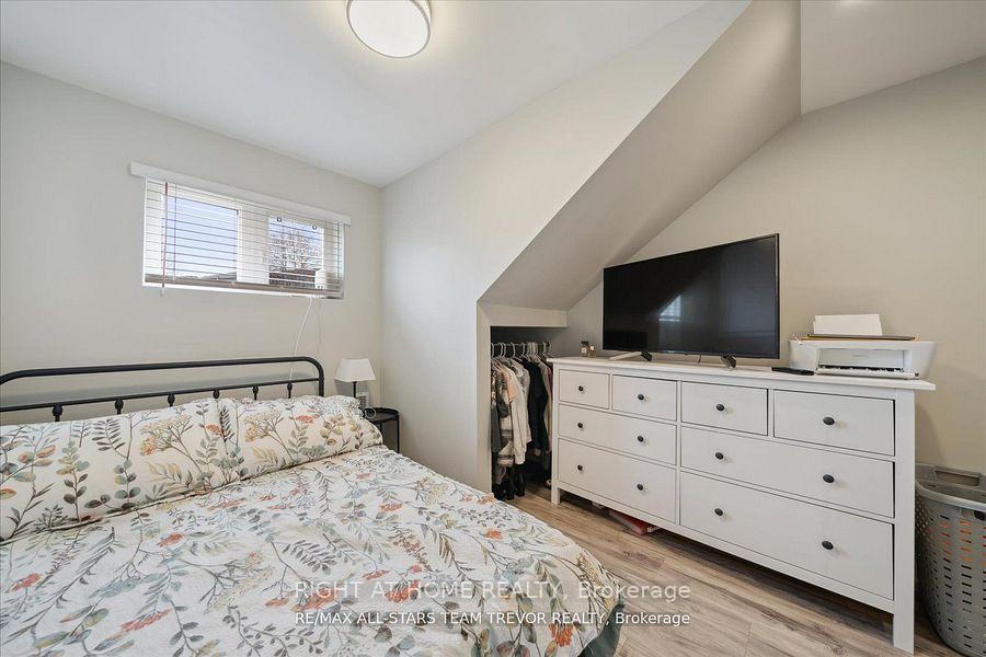 Photo 10 of Unit LOWER, 6 Newlands Avenue, Georgina, Keswick South — HOMEH