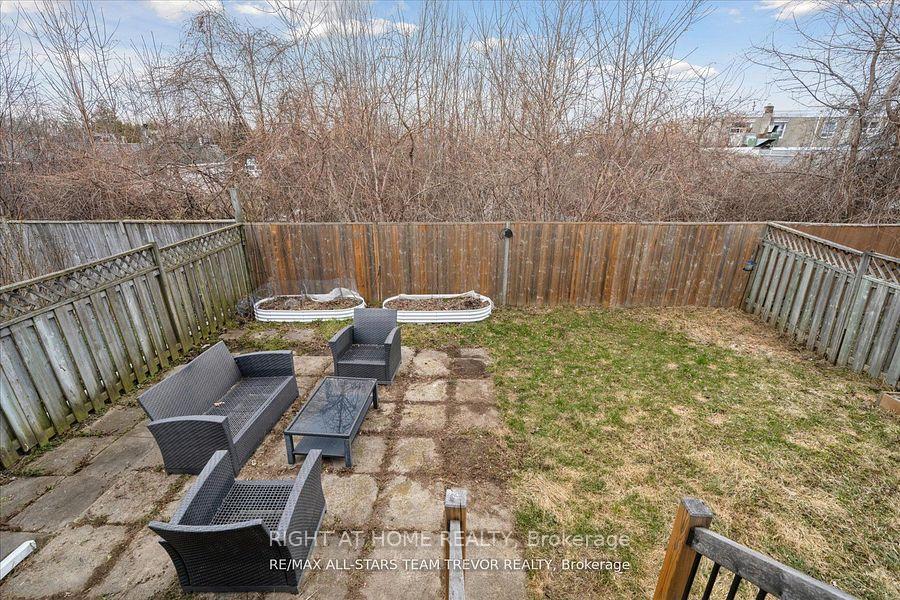 Photo 21 of Unit LOWER, 6 Newlands Avenue, Georgina, Keswick South — HOMEH
