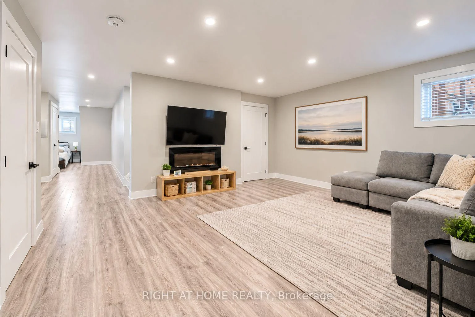 Photo 5 of Unit LOWER, 6 Newlands Avenue, Georgina, Keswick South — HOMEH