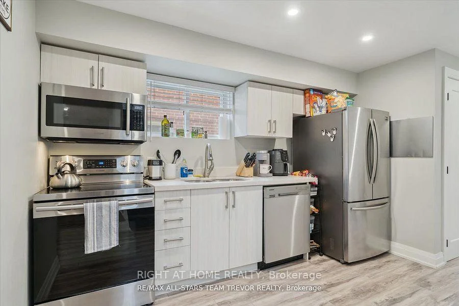 Photo 8 of Unit LOWER, 6 Newlands Avenue, Georgina, Keswick South — HOMEH