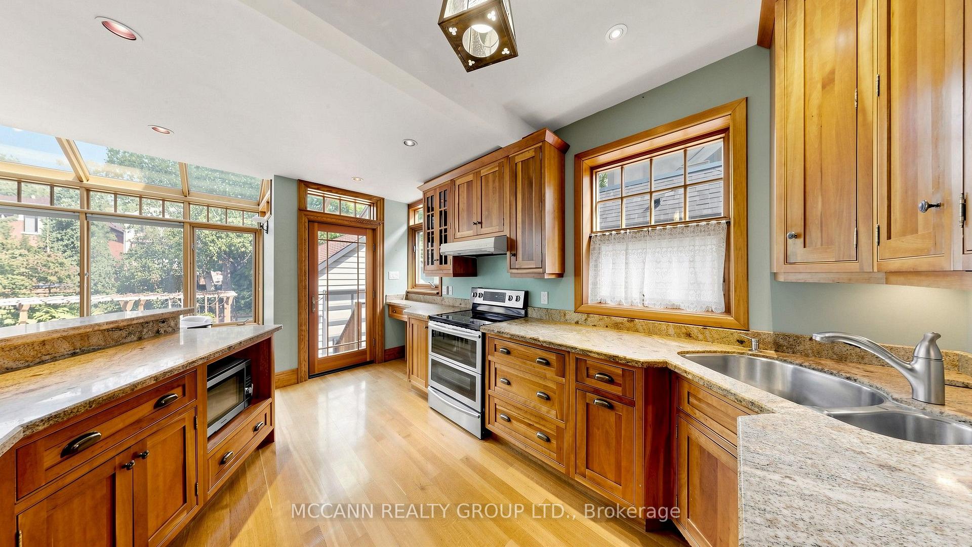 Photo 15 of 252 Sheldrake Boulevard, Toronto, Mount Pleasant East — HOMEH