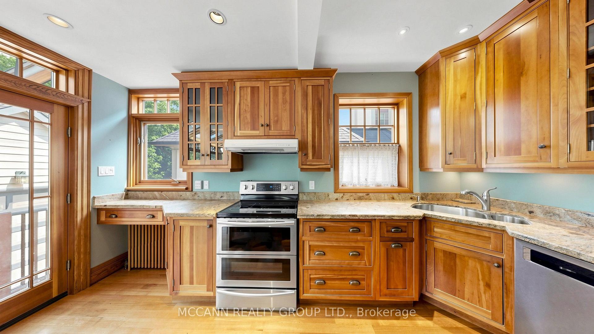 Photo 16 of 252 Sheldrake Boulevard, Toronto, Mount Pleasant East — HOMEH