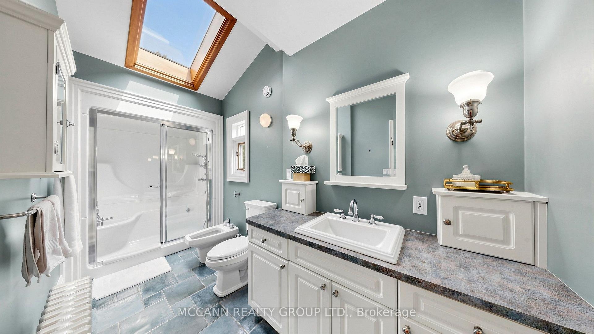 Photo 24 of 252 Sheldrake Boulevard, Toronto, Mount Pleasant East — HOMEH