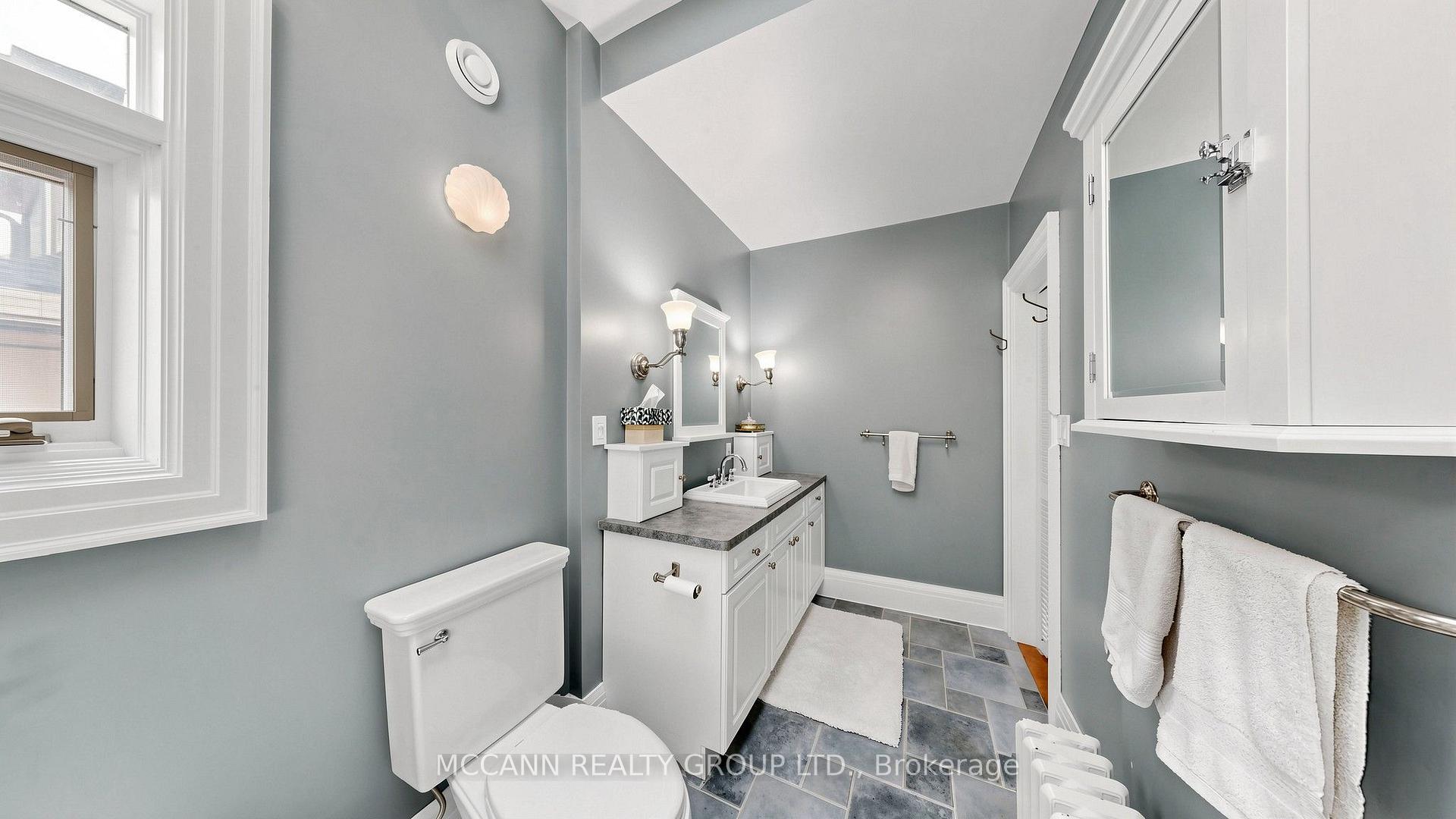 Photo 25 of 252 Sheldrake Boulevard, Toronto, Mount Pleasant East — HOMEH