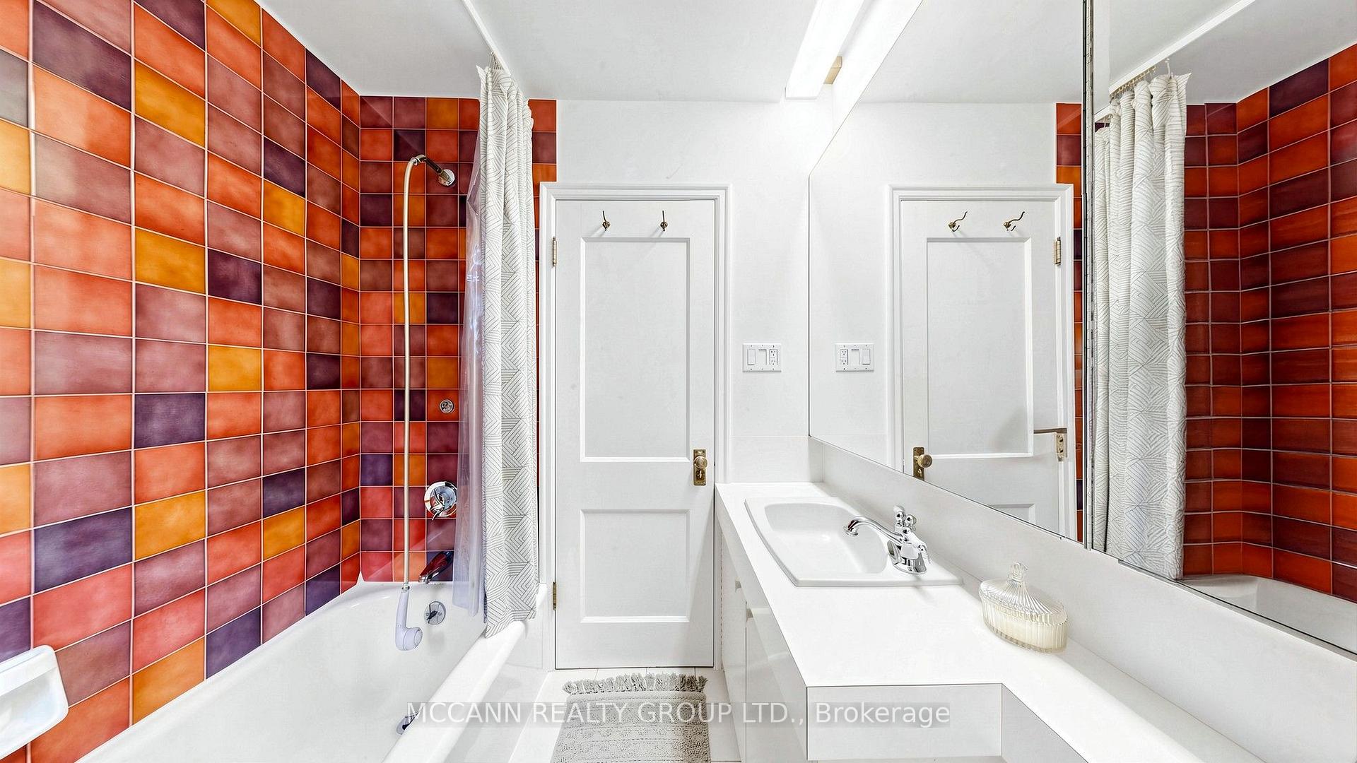 Photo 28 of 252 Sheldrake Boulevard, Toronto, Mount Pleasant East — HOMEH