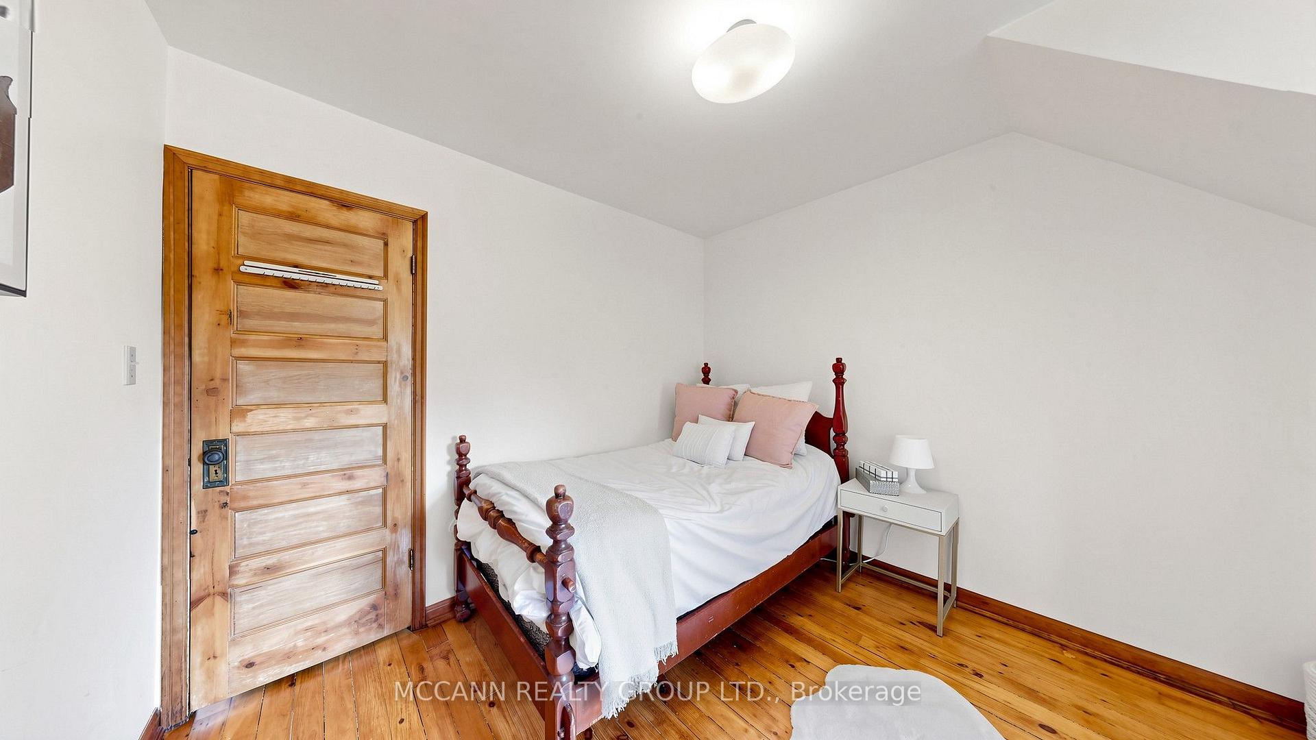 Photo 37 of 252 Sheldrake Boulevard, Toronto, Mount Pleasant East — HOMEH