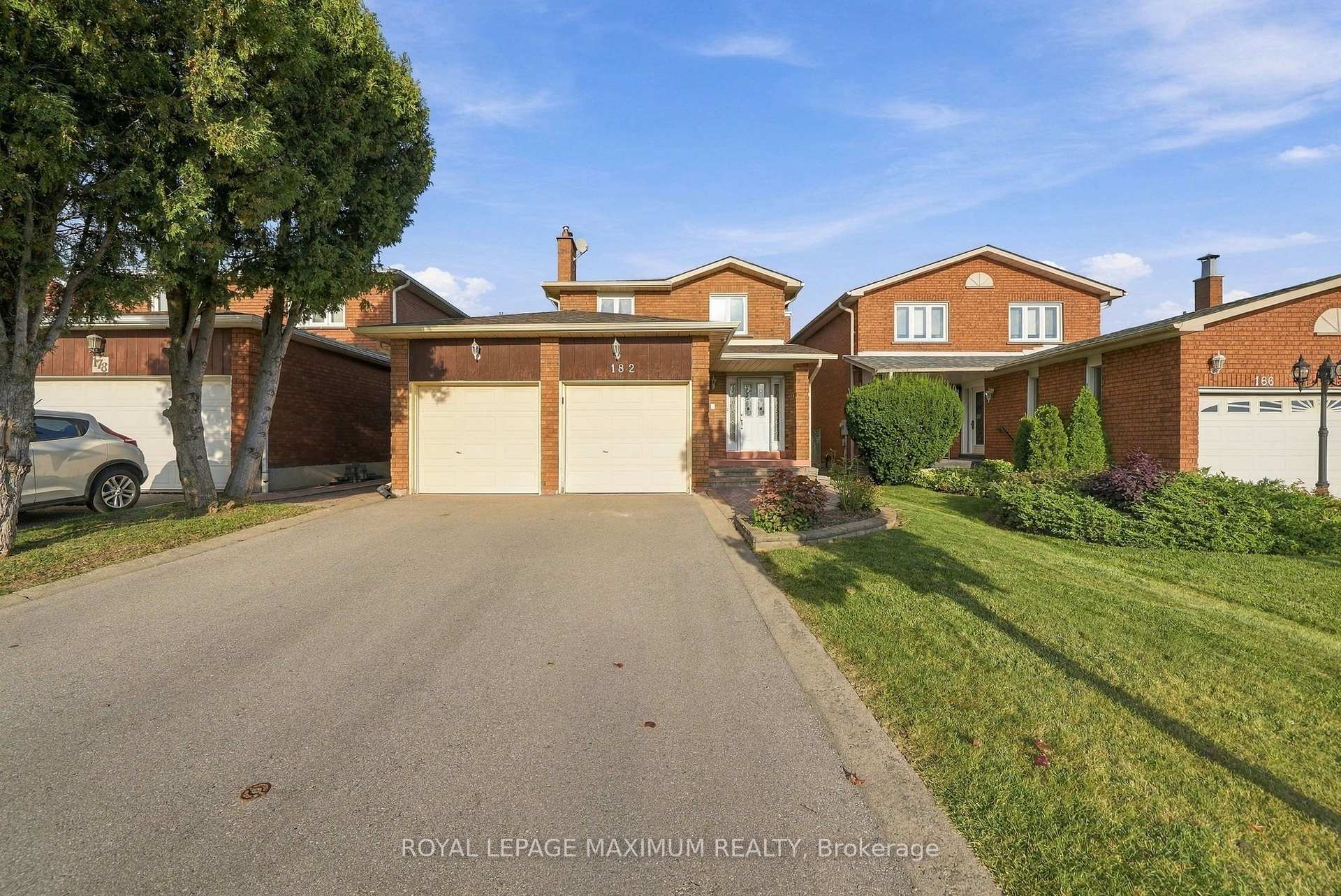 Photo 3 of 182 Nestor Crescent, Vaughan, East Woodbridge — HOMEH