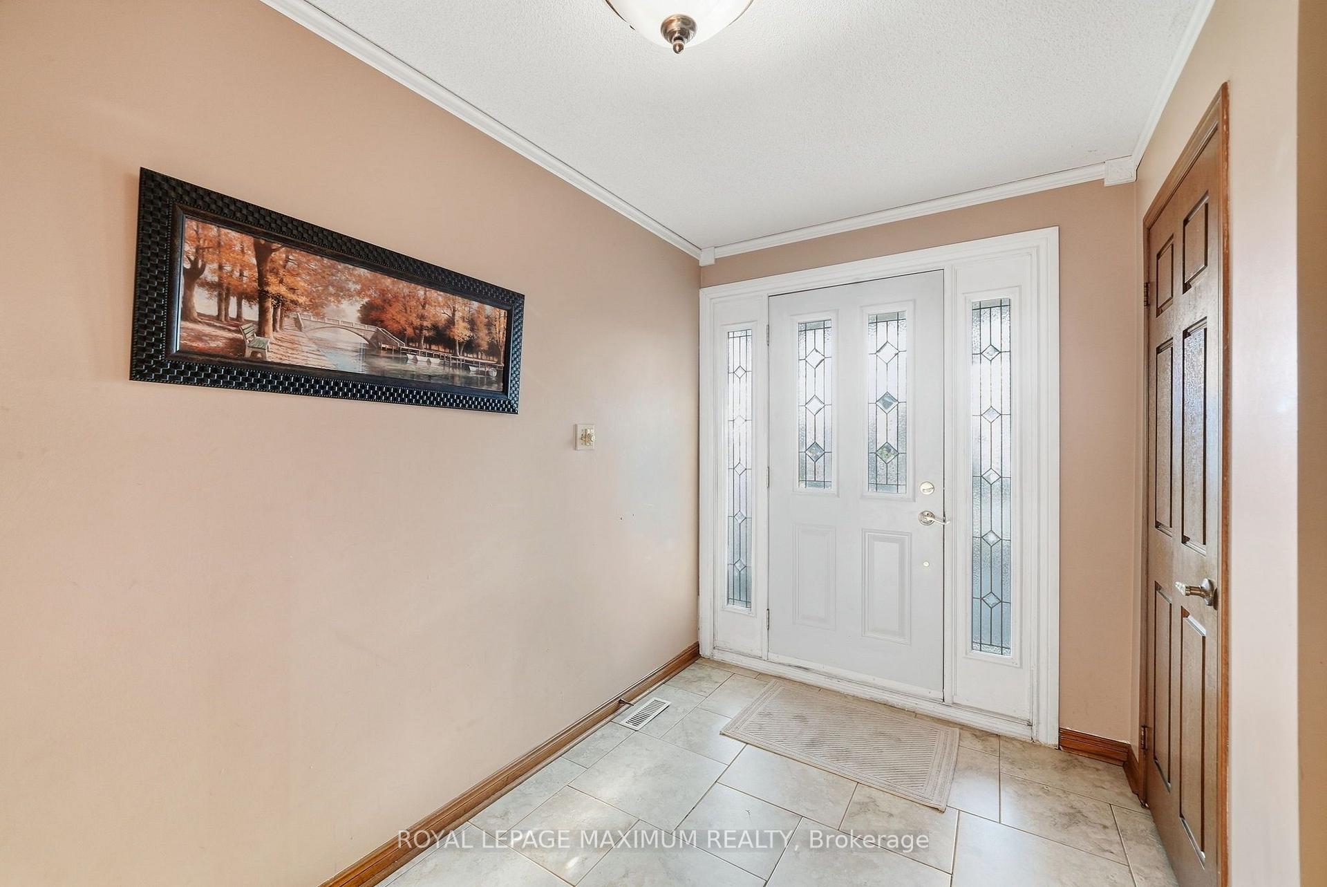 Photo 7 of 182 Nestor Crescent, Vaughan, East Woodbridge — HOMEH