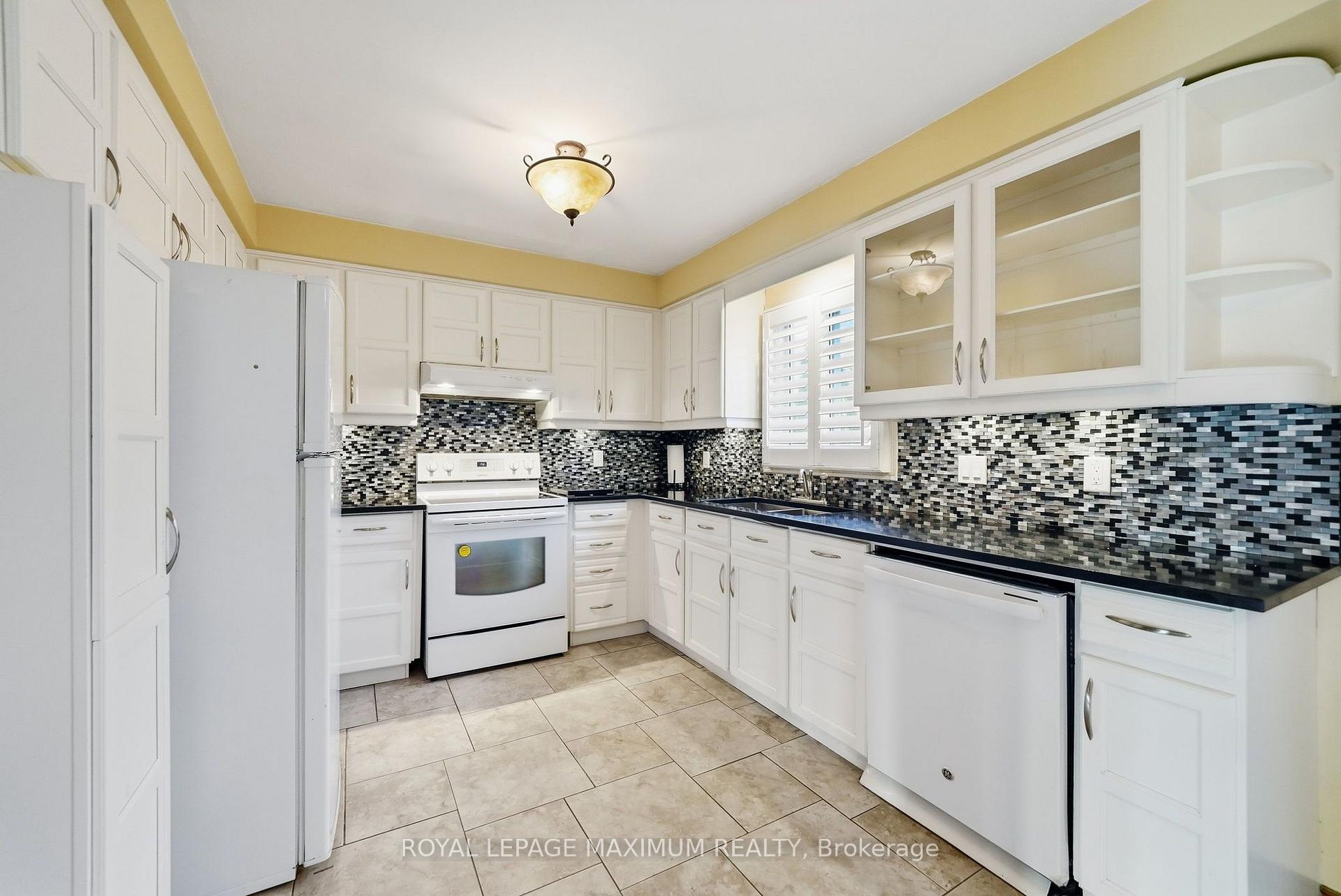 Photo 15 of 182 Nestor Crescent, Vaughan, East Woodbridge — HOMEH