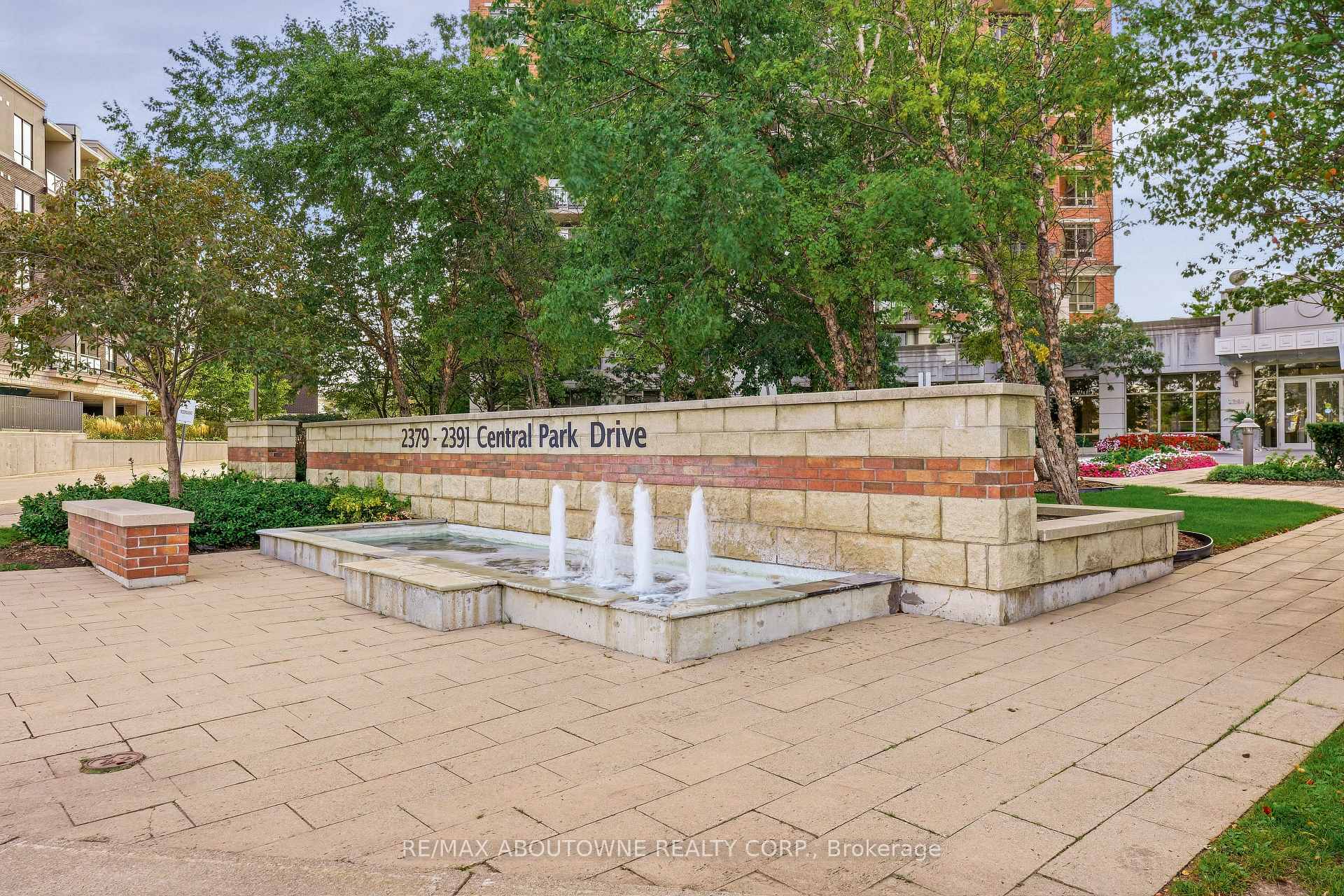 Photo 4 of Unit 709, 2391 Central Park Drive, Oakville, River Oaks — HOMEH
