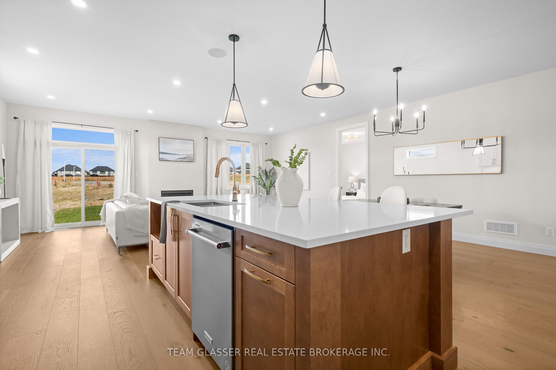 Photo 5 of 70 Benner Boulevard, Middlesex Centre, Kilworth — HOMEH