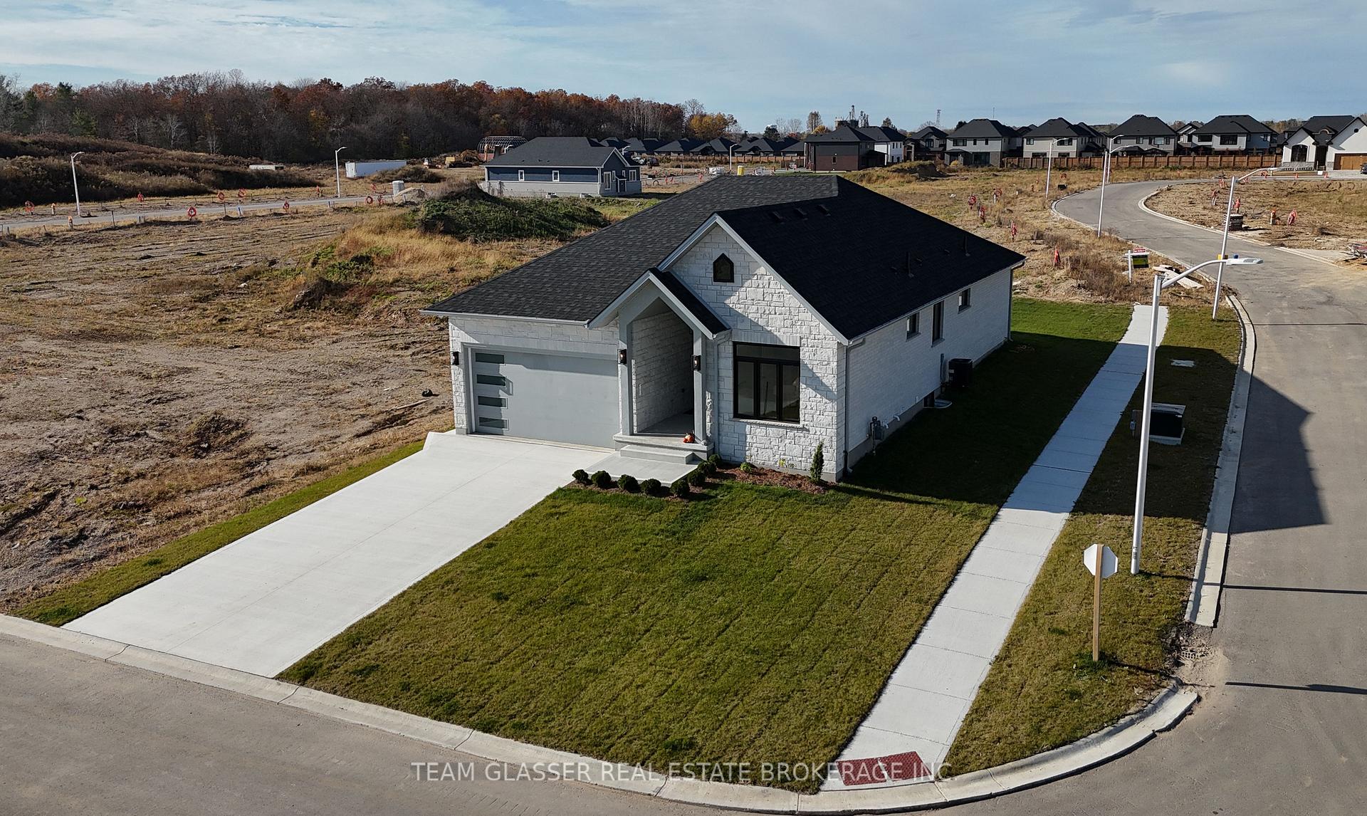 Photo 19 of 70 Benner Boulevard, Middlesex Centre, Kilworth — HOMEH