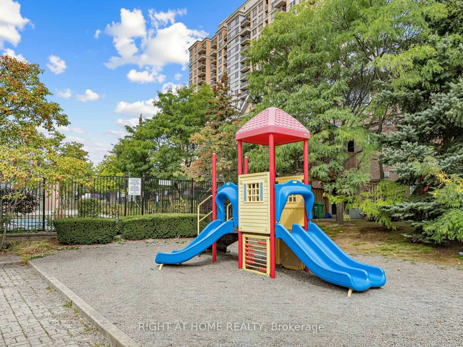 Photo 32 of Unit 46, 50 Strathaven Drive, Mississauga, Hurontario — HOMEH