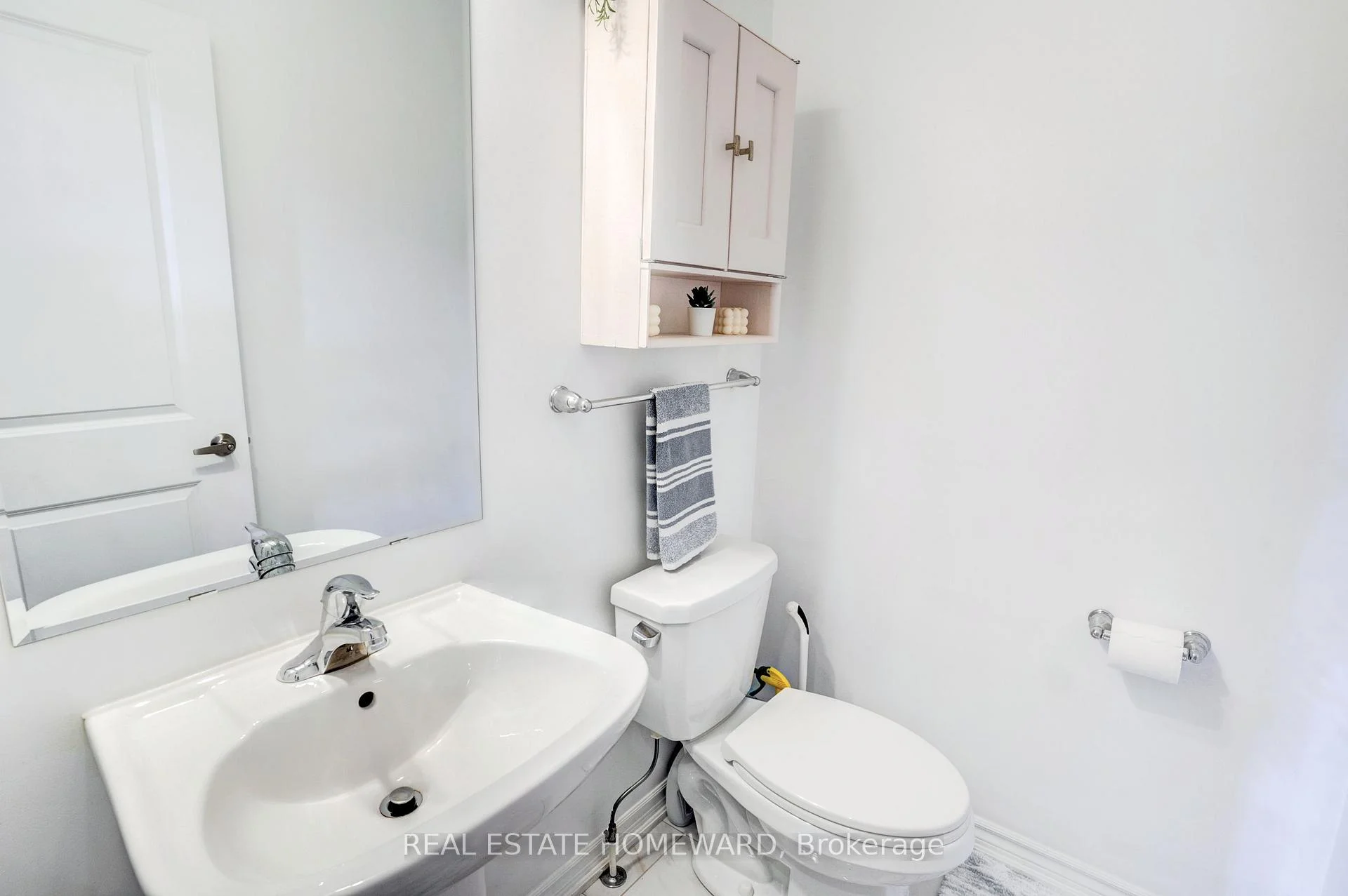 Photo 12 of 28 Goldeye Street, Whitby, Rural Whitby — HOMEH