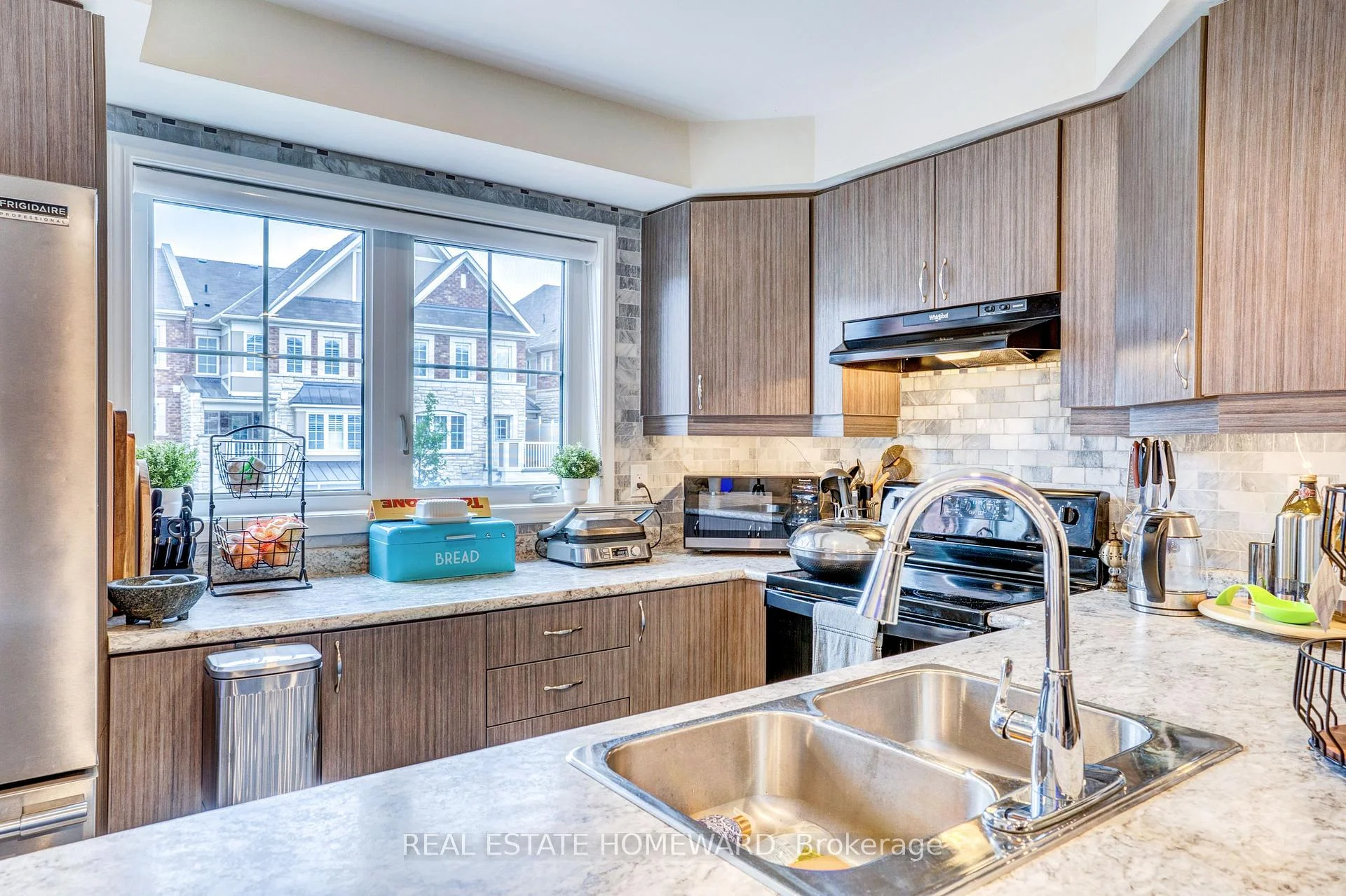 Photo 18 of 28 Goldeye Street, Whitby, Rural Whitby — HOMEH