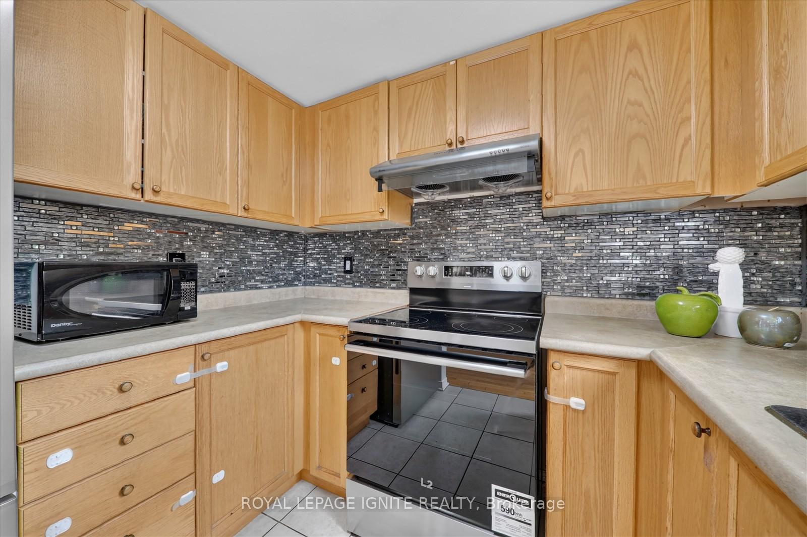 Photo 11 of Unit 29, 42 Pinery Trail, Scarborough, Malvern — HOMEH
