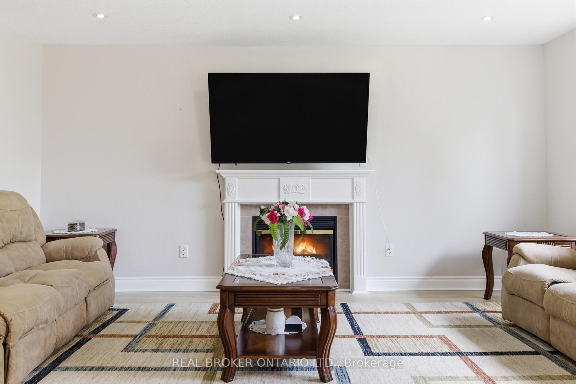 Photo 12 of 135 Blackburn Drive, Brantford, Empire — HOMEH
