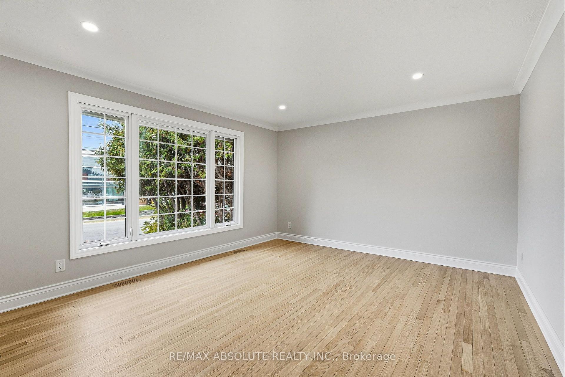 Photo 5 of 1095 Kenaston Street, Ottawa, Cyrville Rd./Industrial Park — HOMEH
