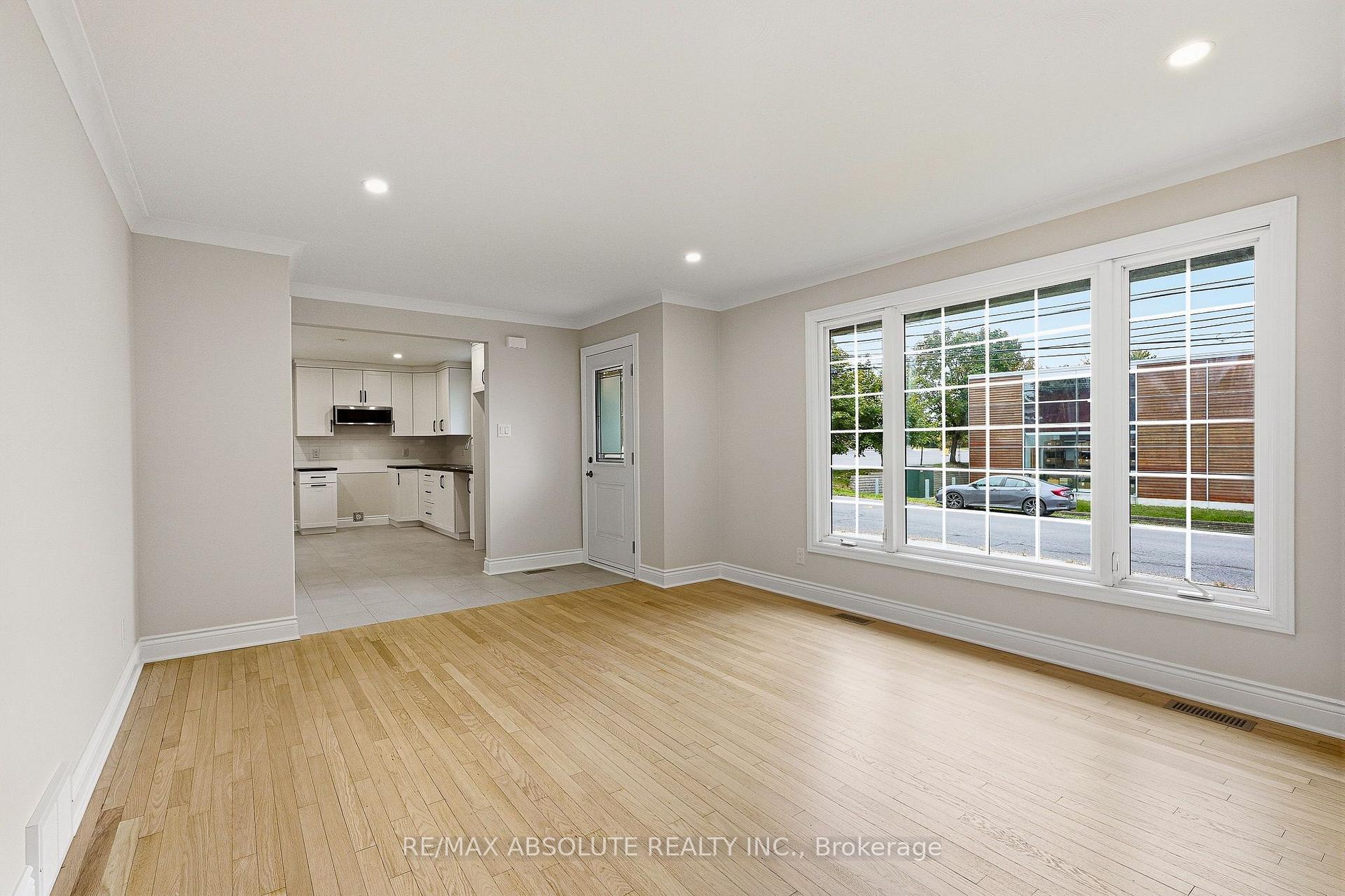 Photo 6 of 1095 Kenaston Street, Ottawa, Cyrville Rd./Industrial Park — HOMEH