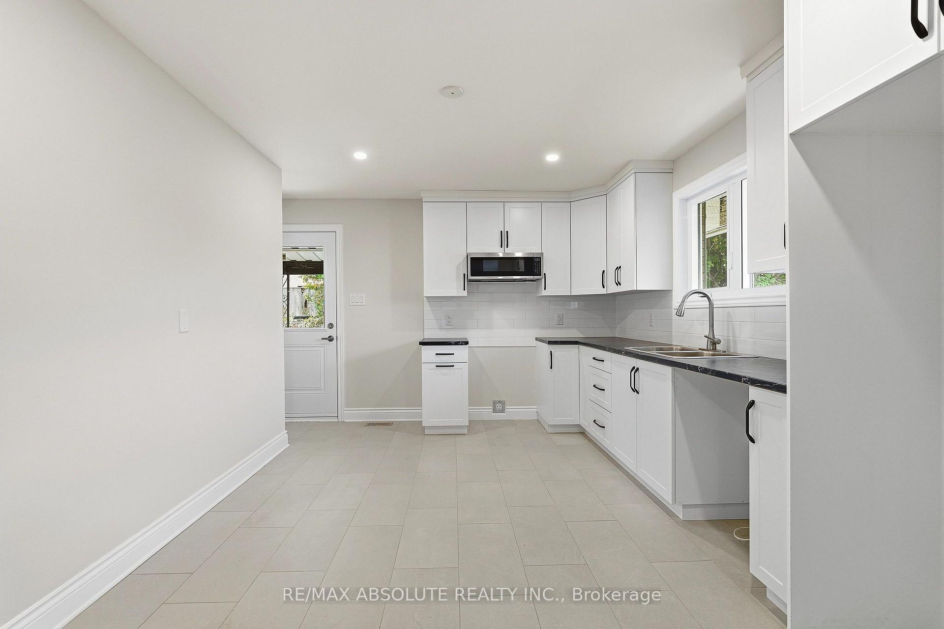 Photo 8 of 1095 Kenaston Street, Ottawa, Cyrville Rd./Industrial Park — HOMEH