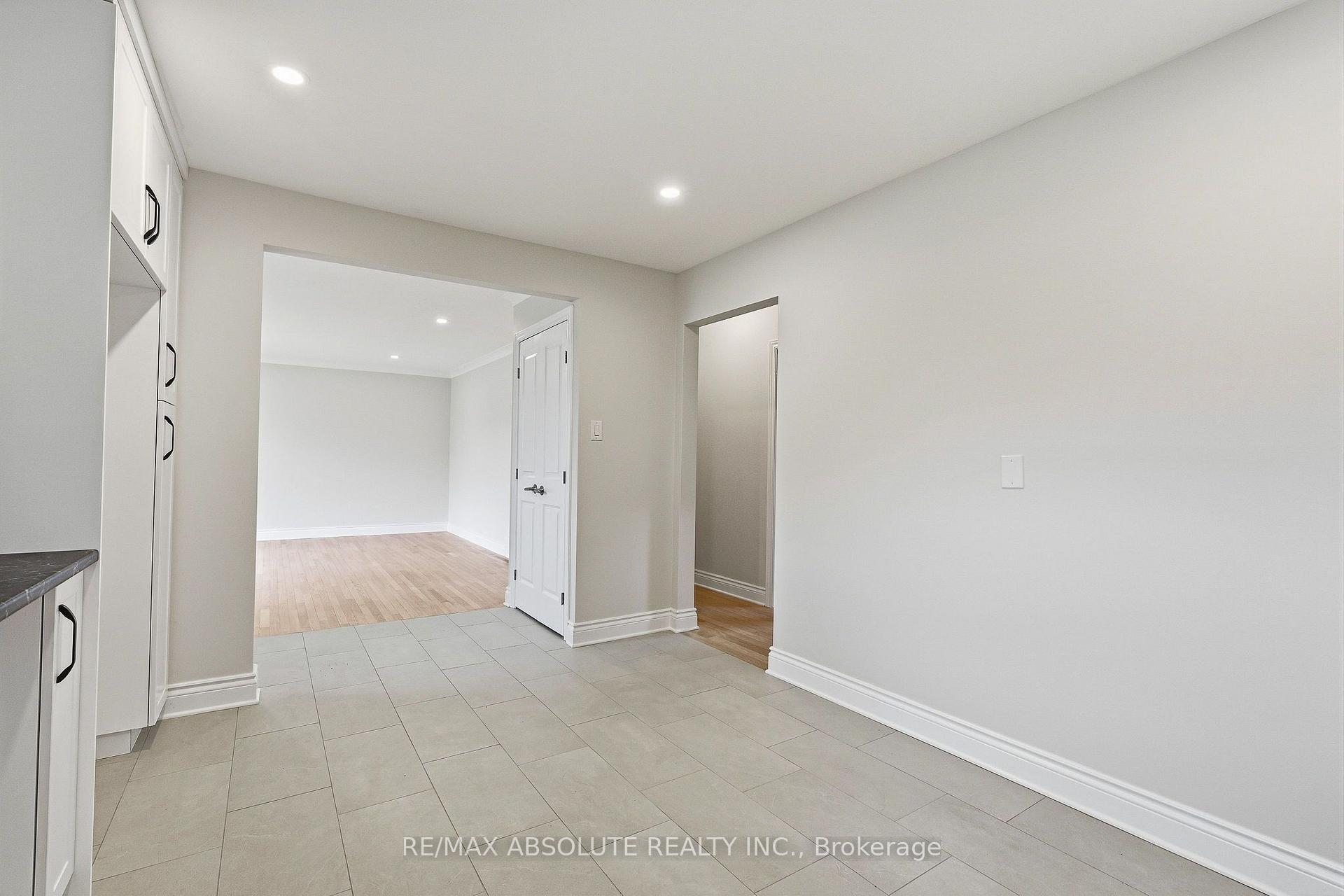 Photo 11 of 1095 Kenaston Street, Ottawa, Cyrville Rd./Industrial Park — HOMEH