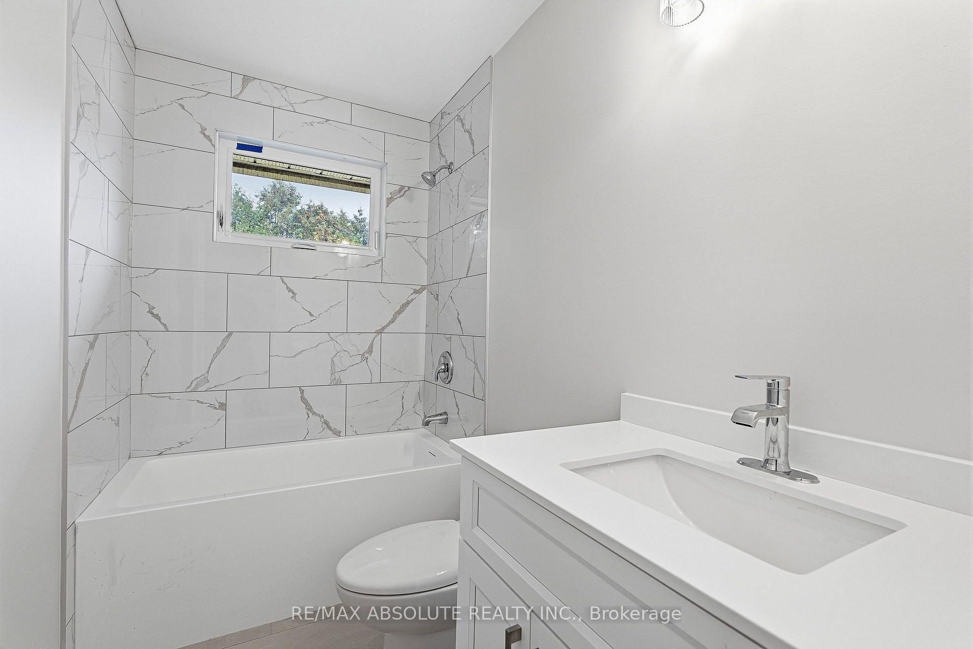 Photo 13 of 1095 Kenaston Street, Ottawa, Cyrville Rd./Industrial Park — HOMEH