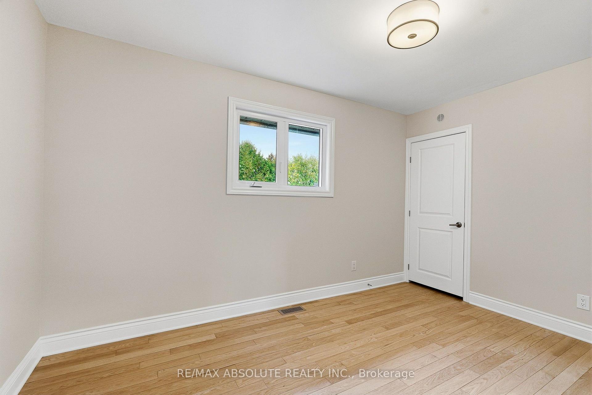 Photo 14 of 1095 Kenaston Street, Ottawa, Cyrville Rd./Industrial Park — HOMEH