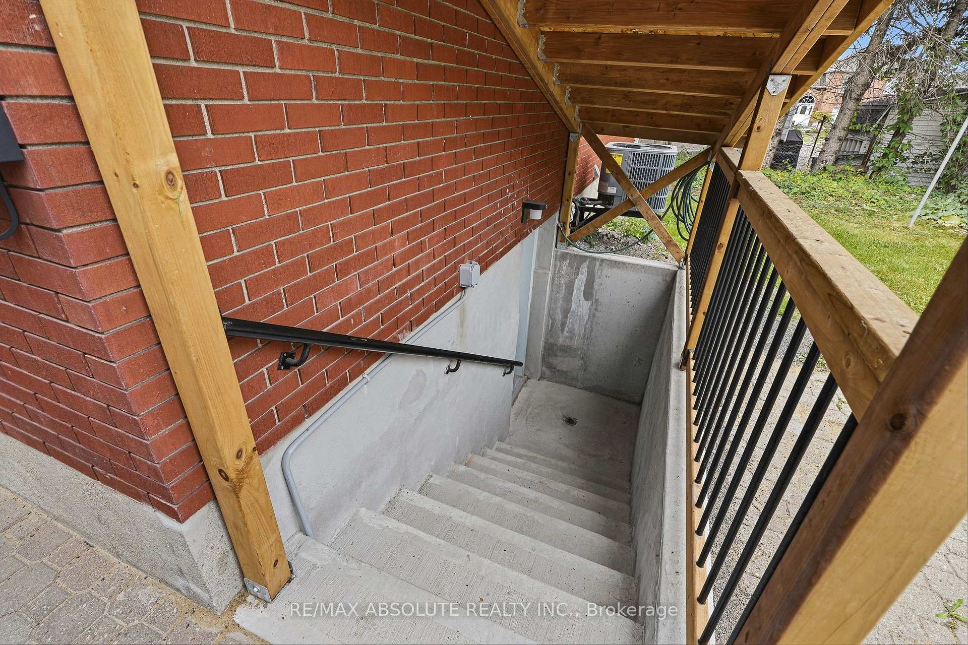 Photo 15 of 1095 Kenaston Street, Ottawa, Cyrville Rd./Industrial Park — HOMEH