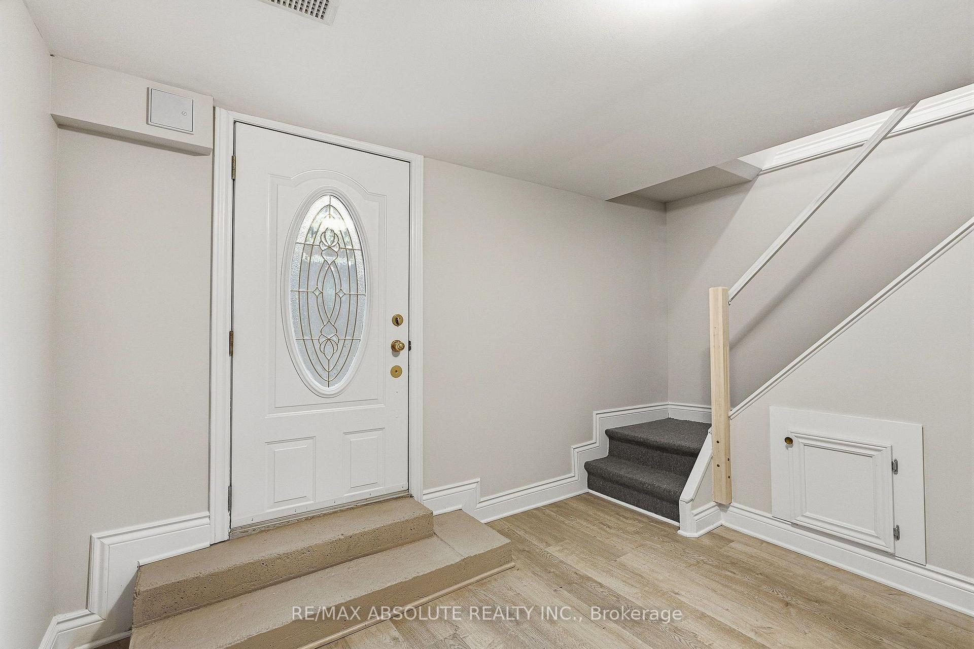 Photo 16 of 1095 Kenaston Street, Ottawa, Cyrville Rd./Industrial Park — HOMEH