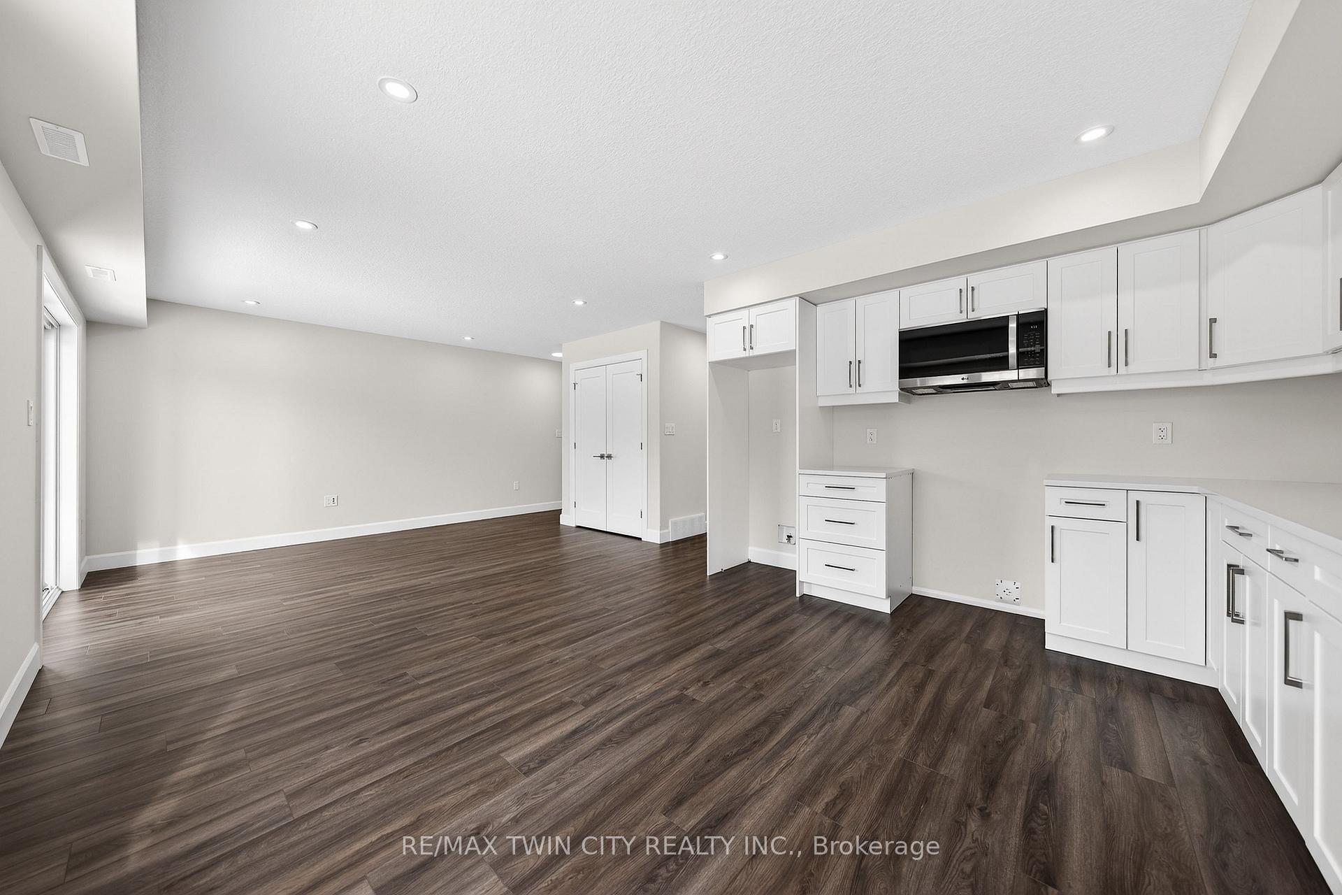 Photo 11 of Unit 48, 3202 Vivian Line, Stratford — HOMEH