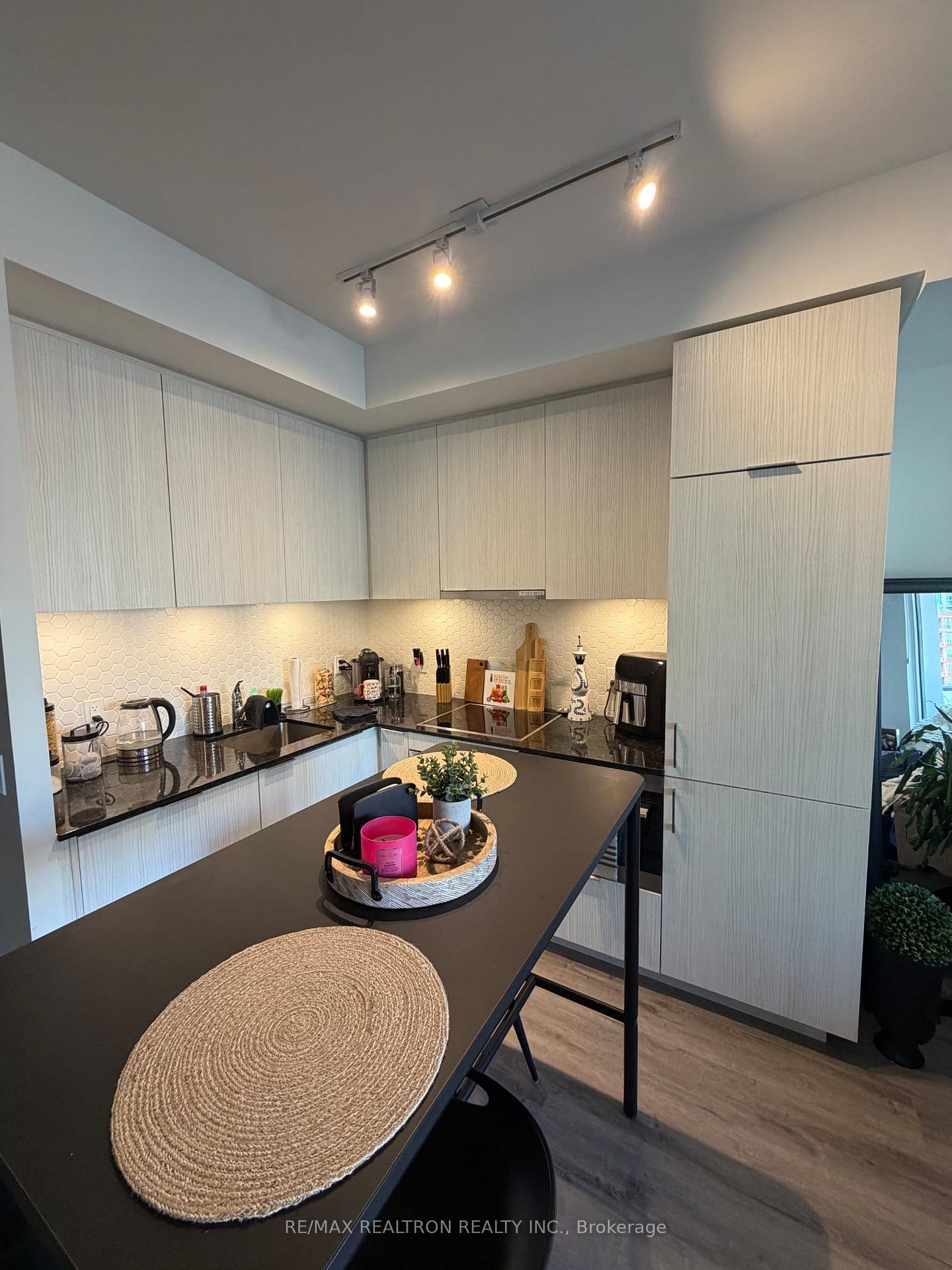 Photo 9 of Unit 611, 158 Front Street E, Toronto, Moss Park — HOMEH