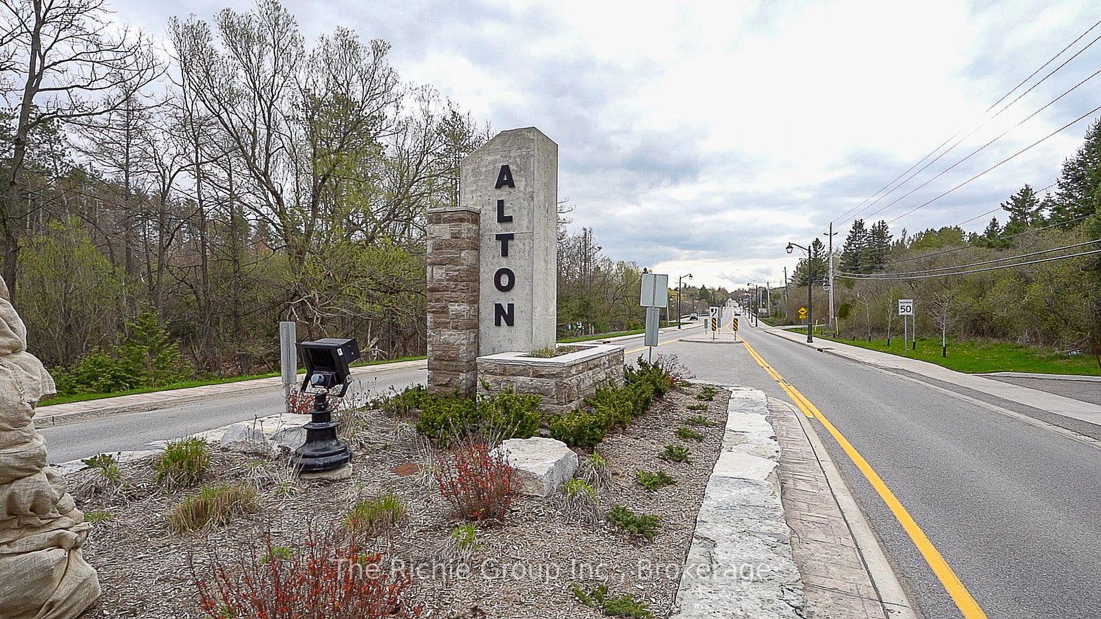 Photo 4 of 1532 Queen Street, Caledon, Alton — HOMEH