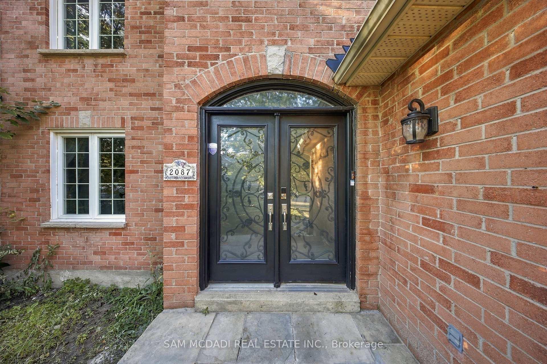 Photo 3 of 2087 Mayflower Boulevard, Oakville, River Oaks — HOMEH